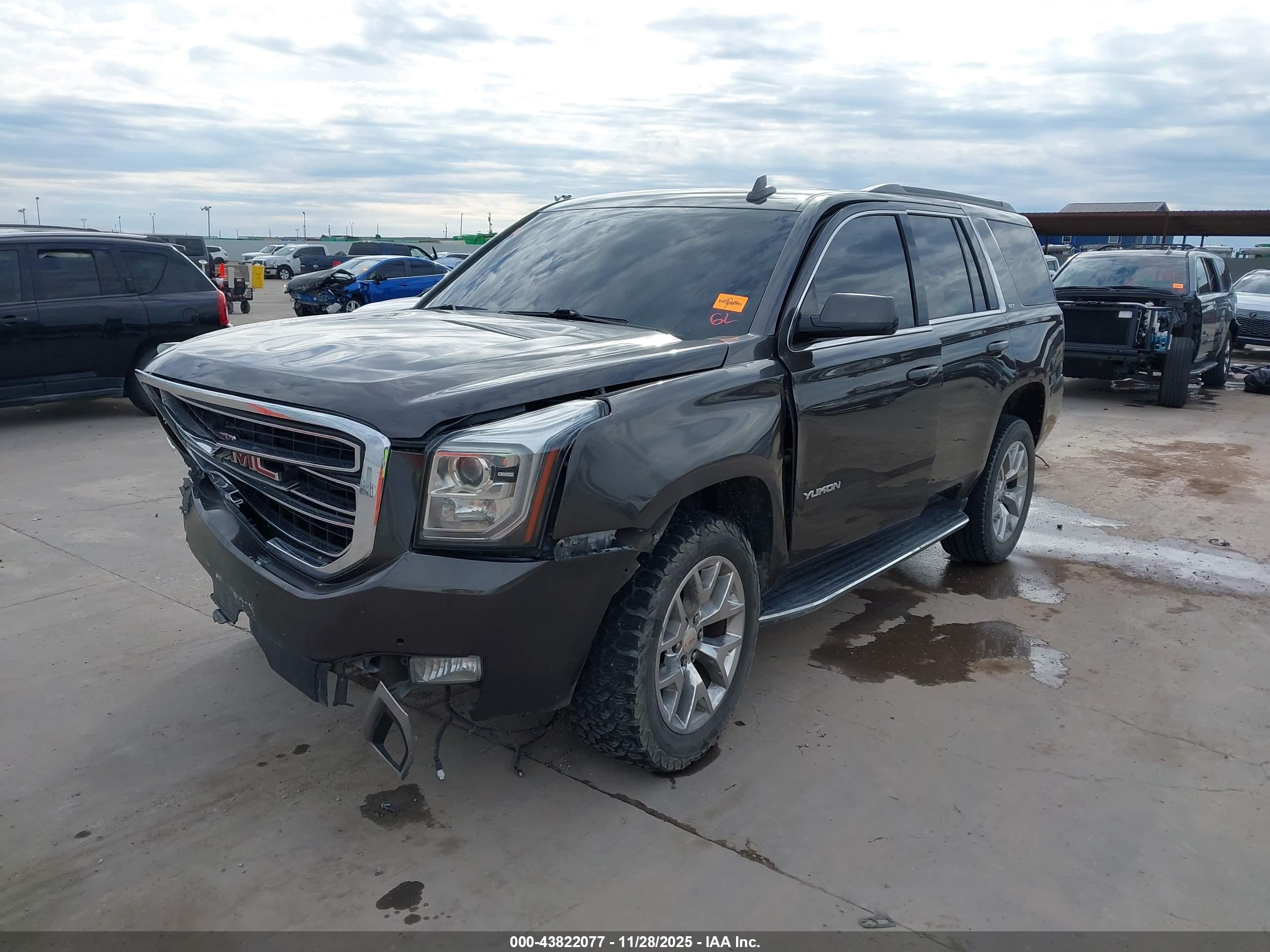 GMC YUKON image 2