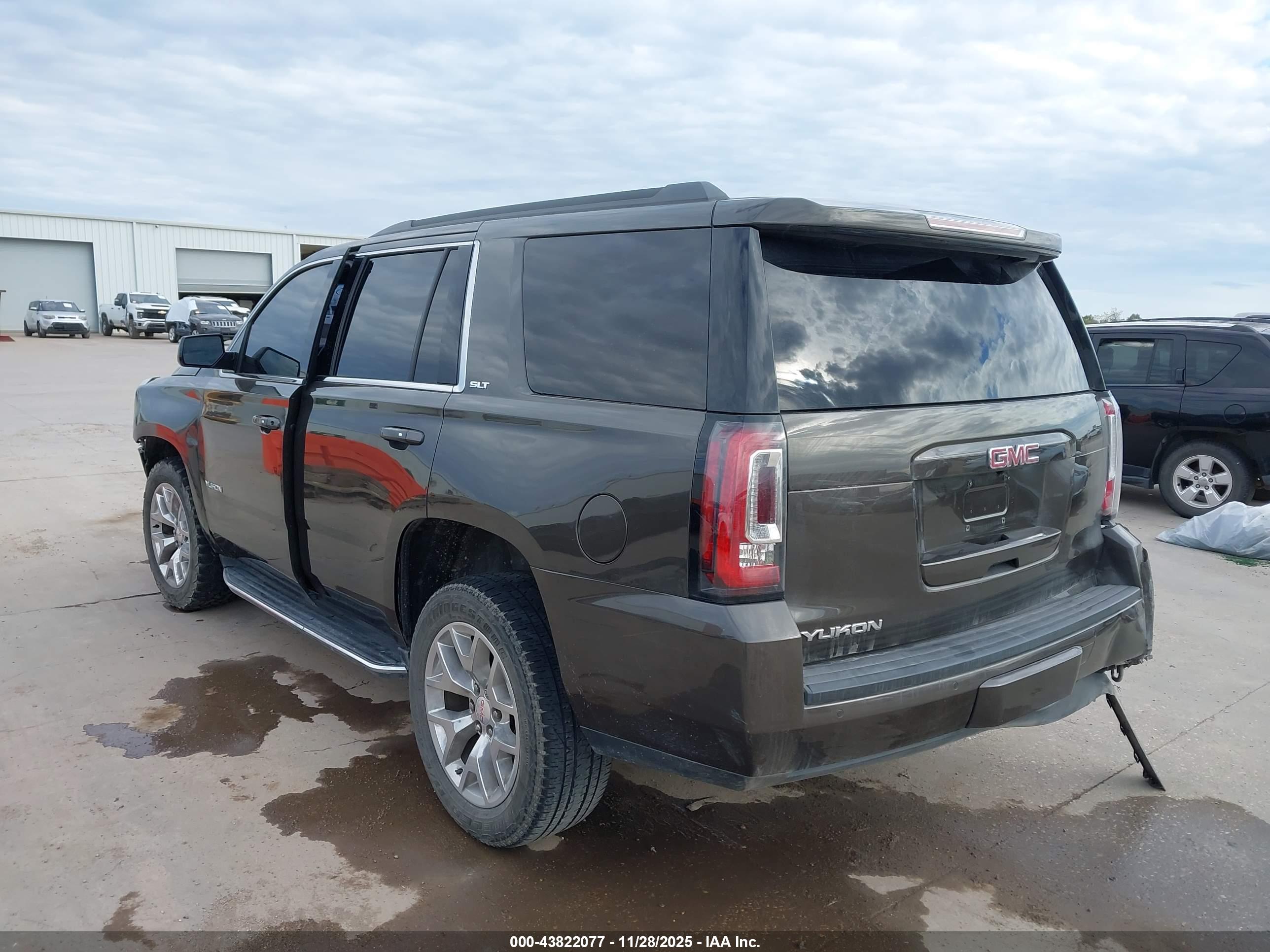 GMC YUKON image 3
