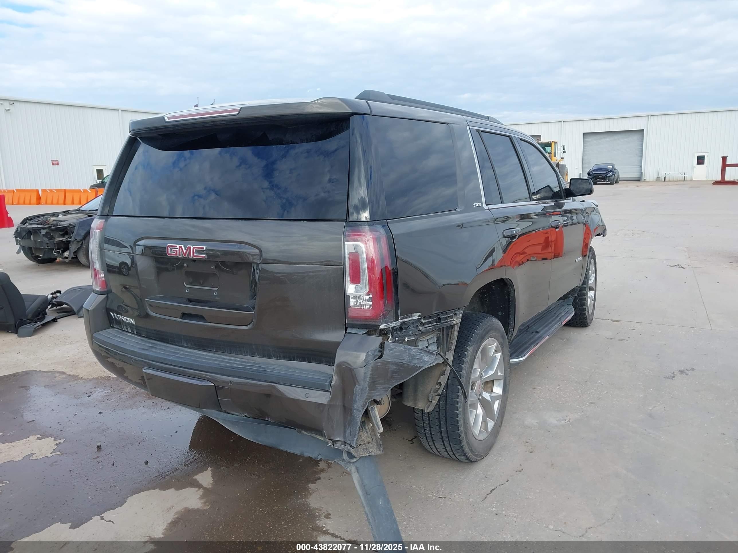 GMC YUKON image 4