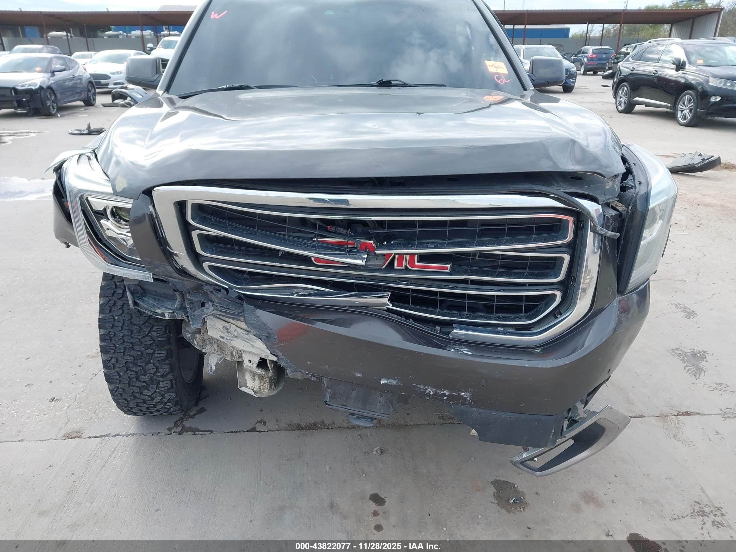 GMC YUKON image 6