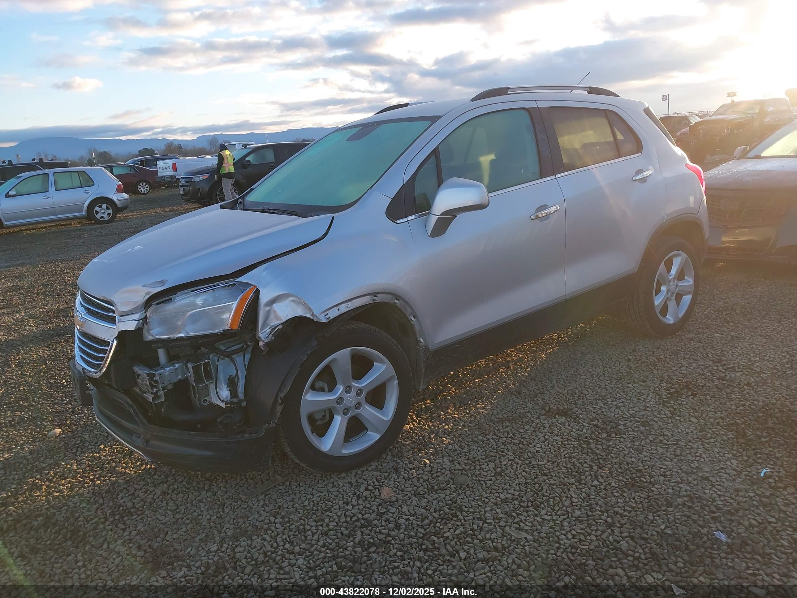 CHEVROLET TRAX image 2