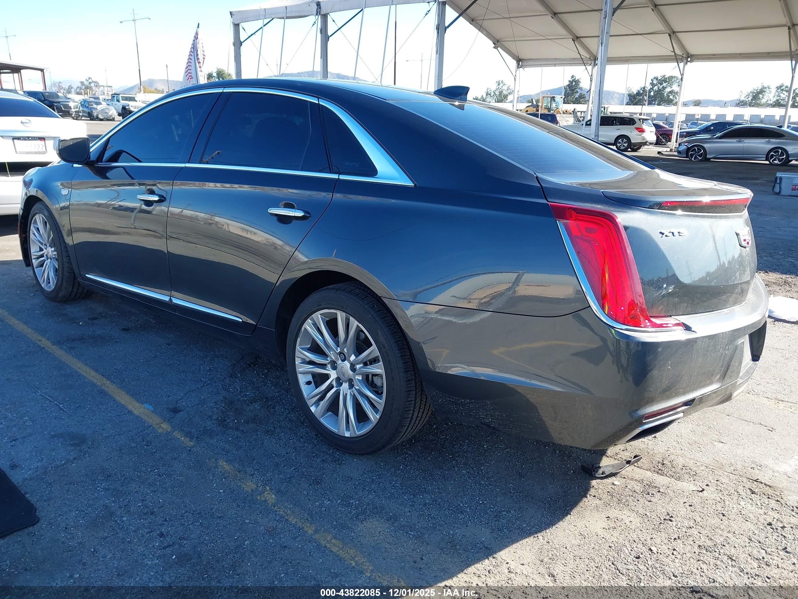 CADILLAC XTS image 3