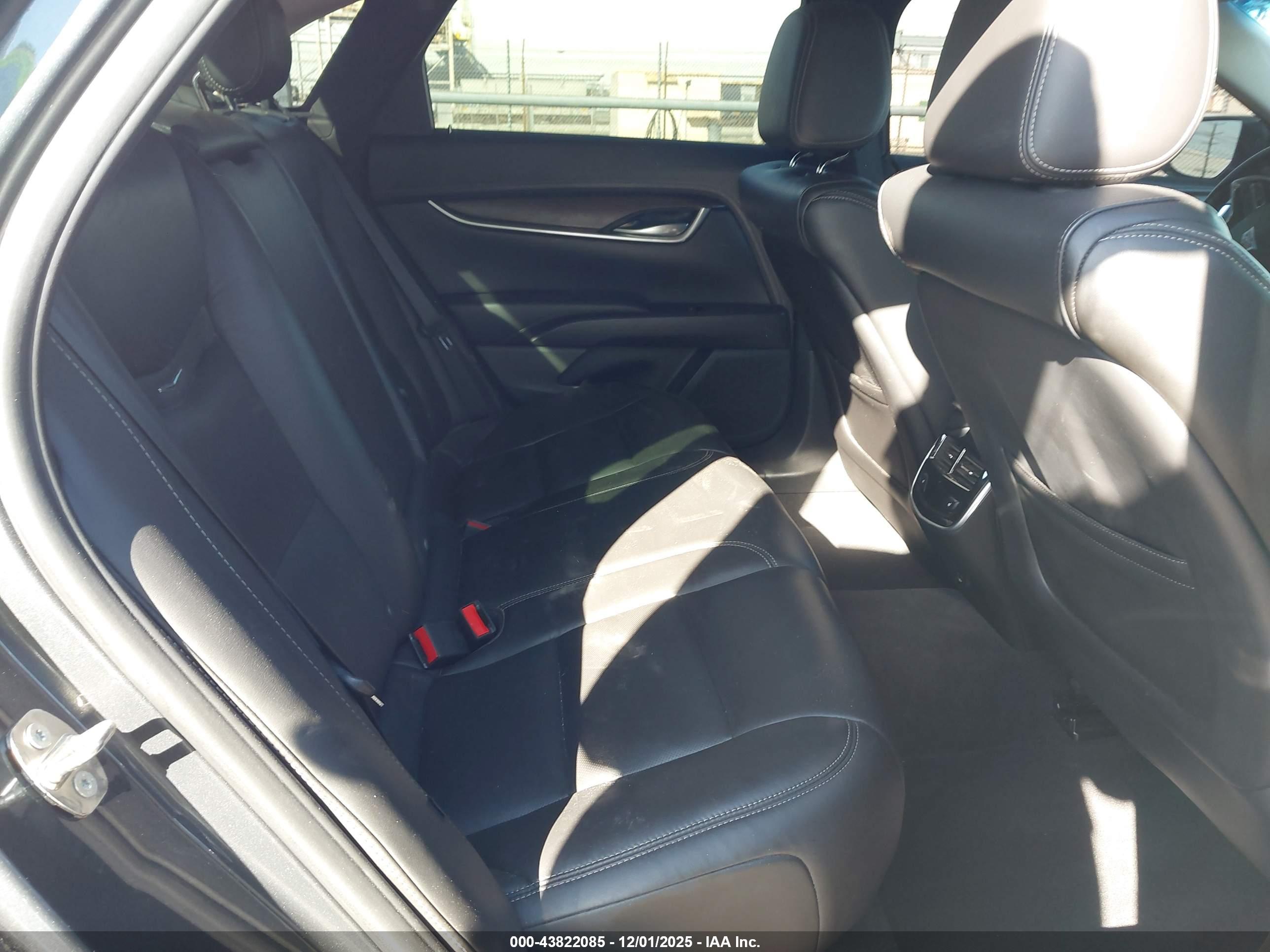 CADILLAC XTS image 8