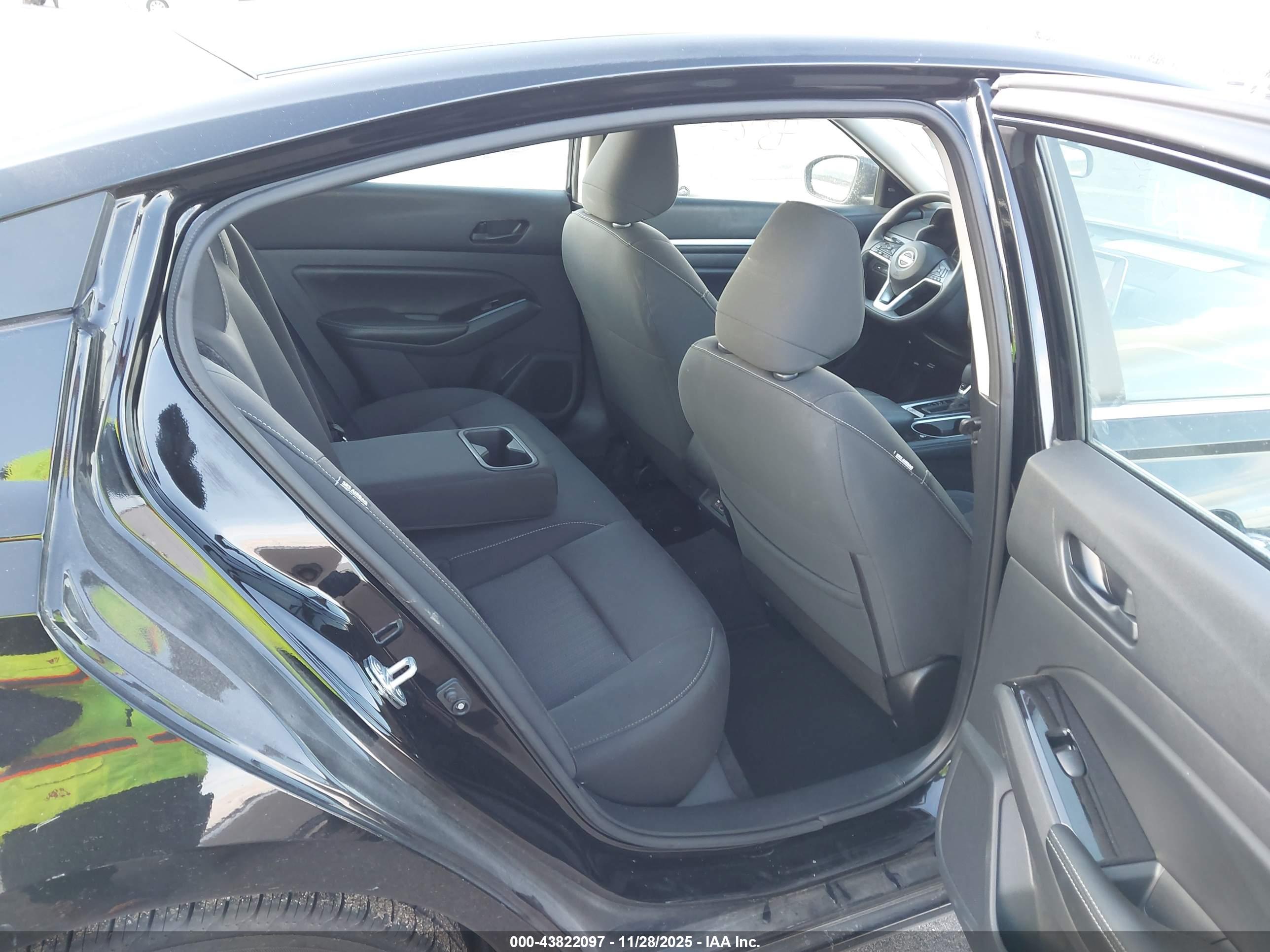 NISSAN ALTIMA image 8