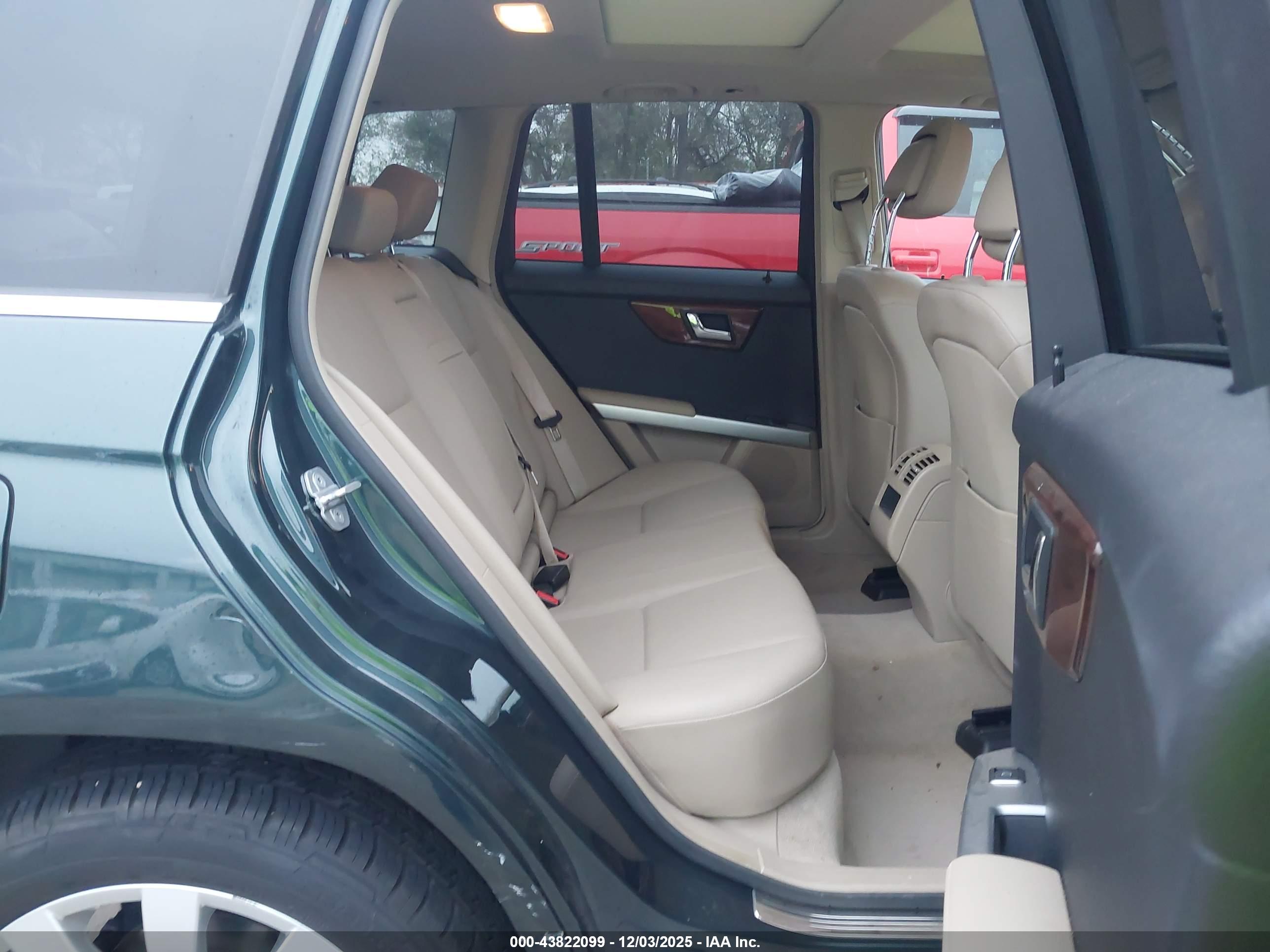 MERCEDES-BENZ GLK image 8