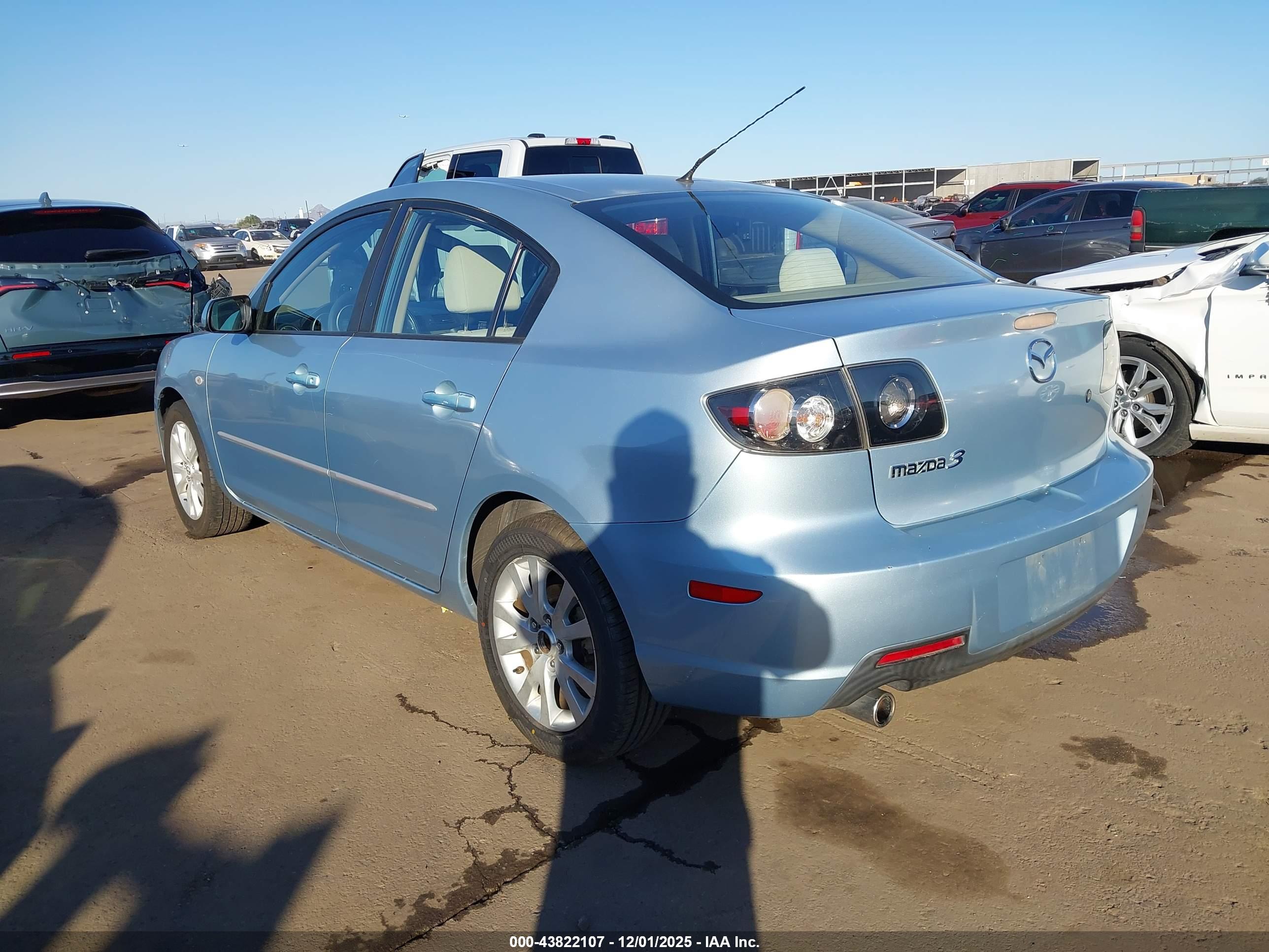MAZDA MAZDA3 image 3