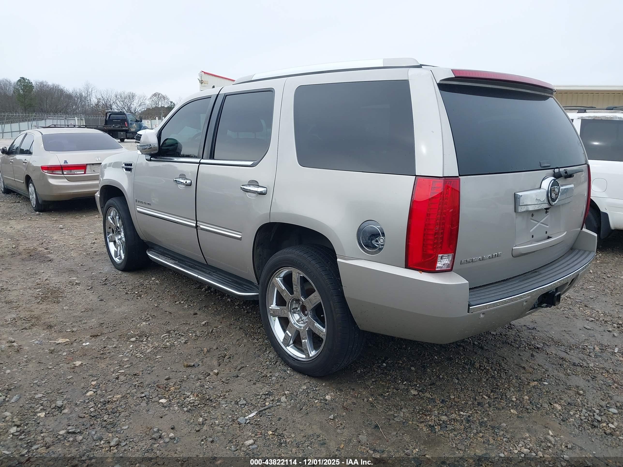 CADILLAC ESCALADE image 3