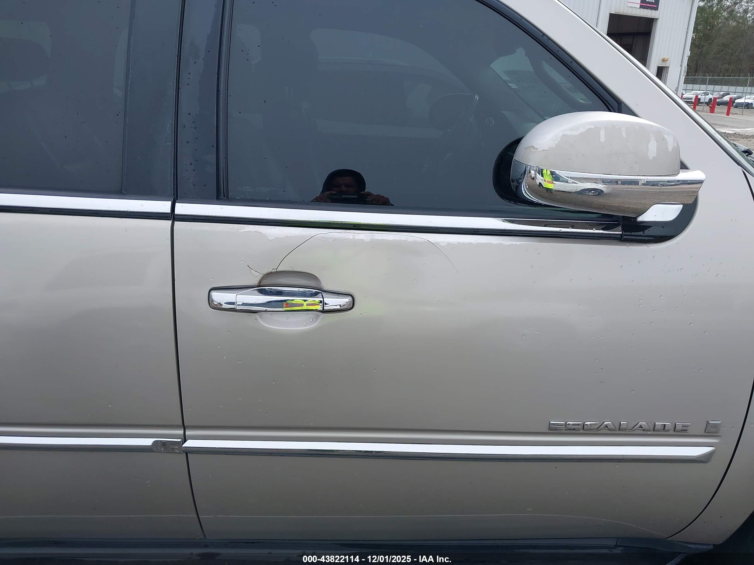 CADILLAC ESCALADE image 6