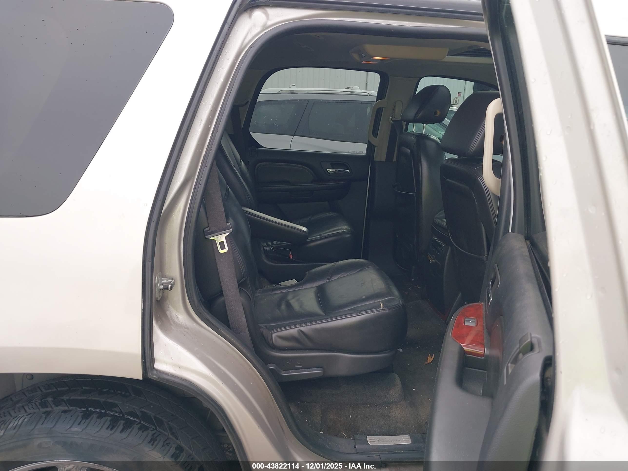 CADILLAC ESCALADE image 8