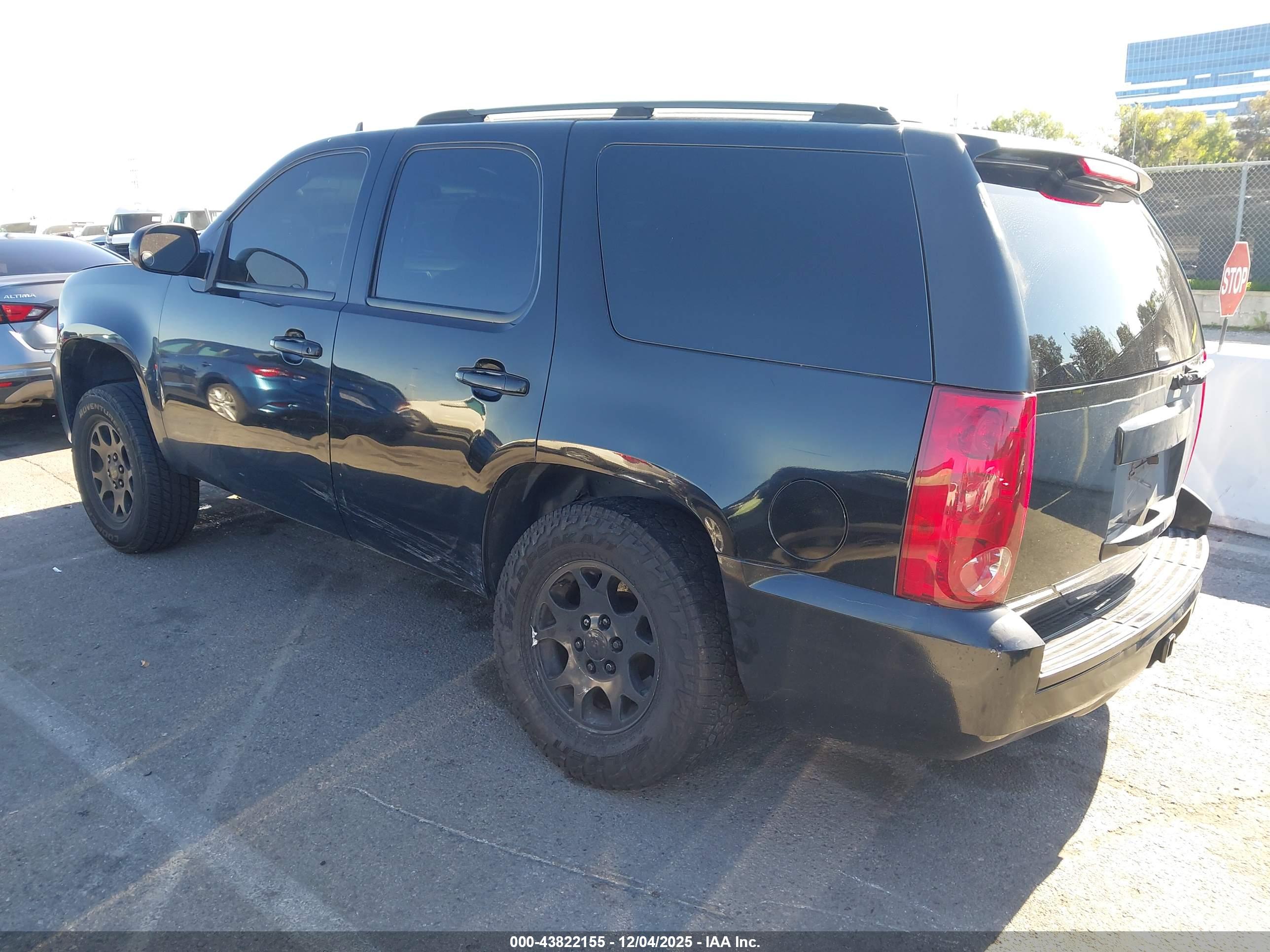 GMC YUKON image 3