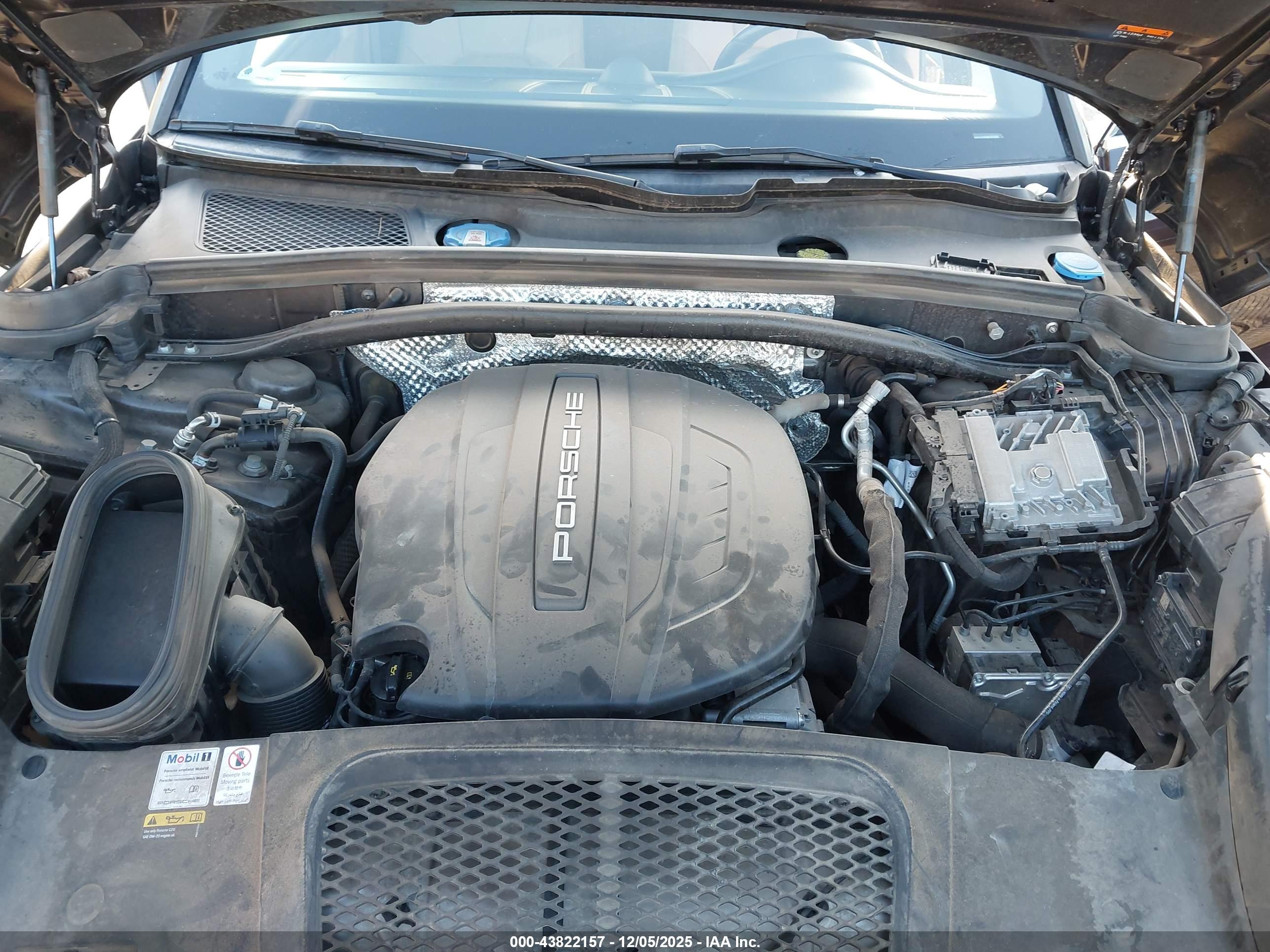 PORSCHE MACAN image 10
