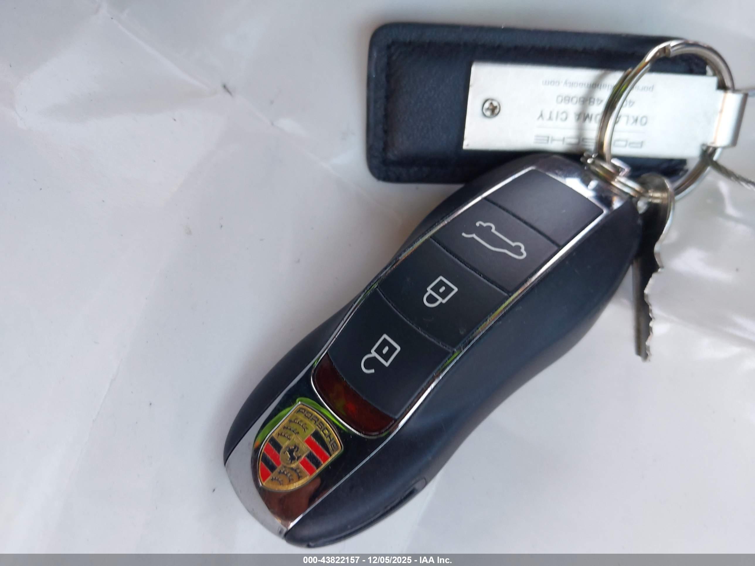 PORSCHE MACAN image 11
