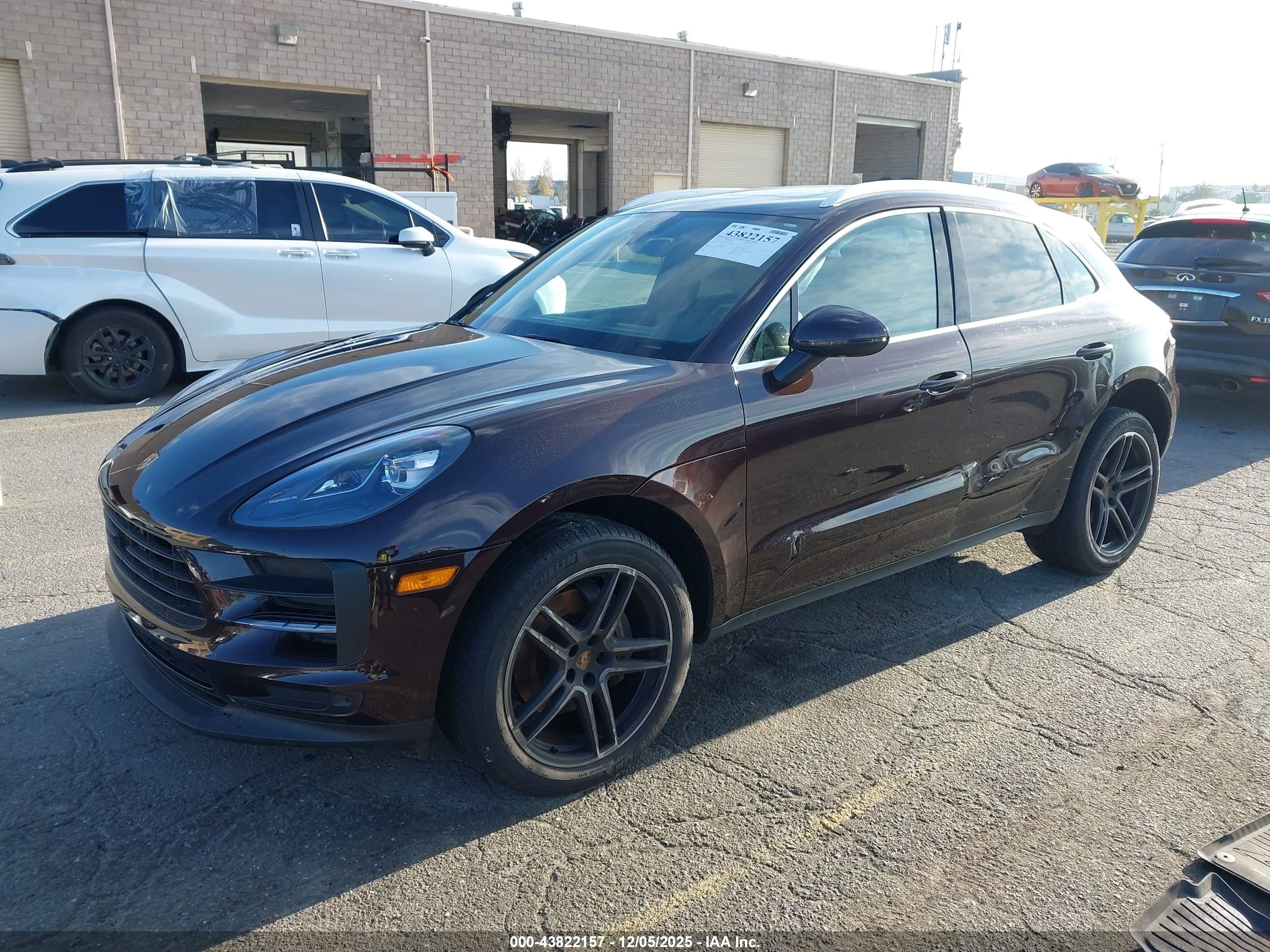 PORSCHE MACAN image 2