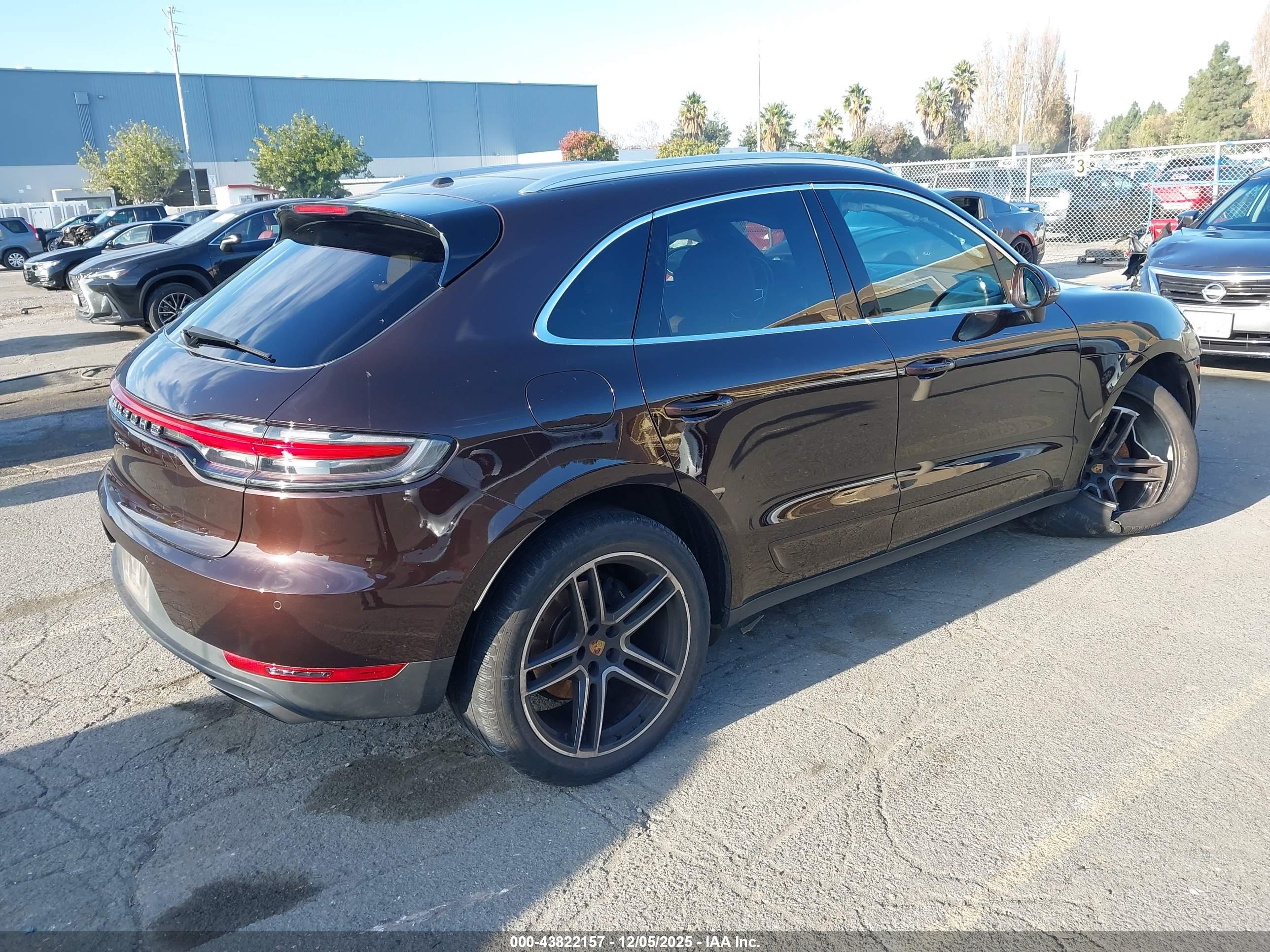 PORSCHE MACAN image 4