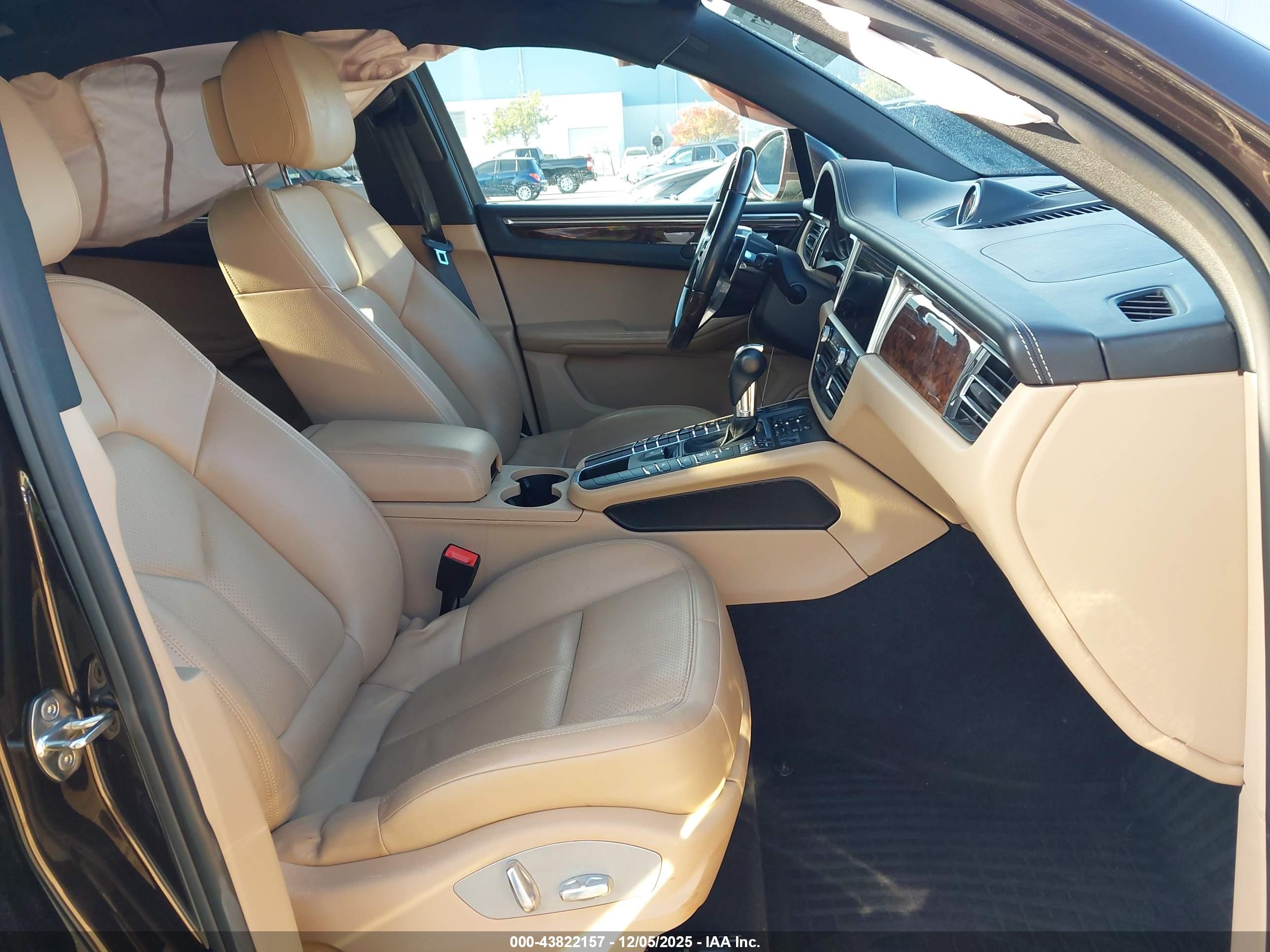PORSCHE MACAN image 5