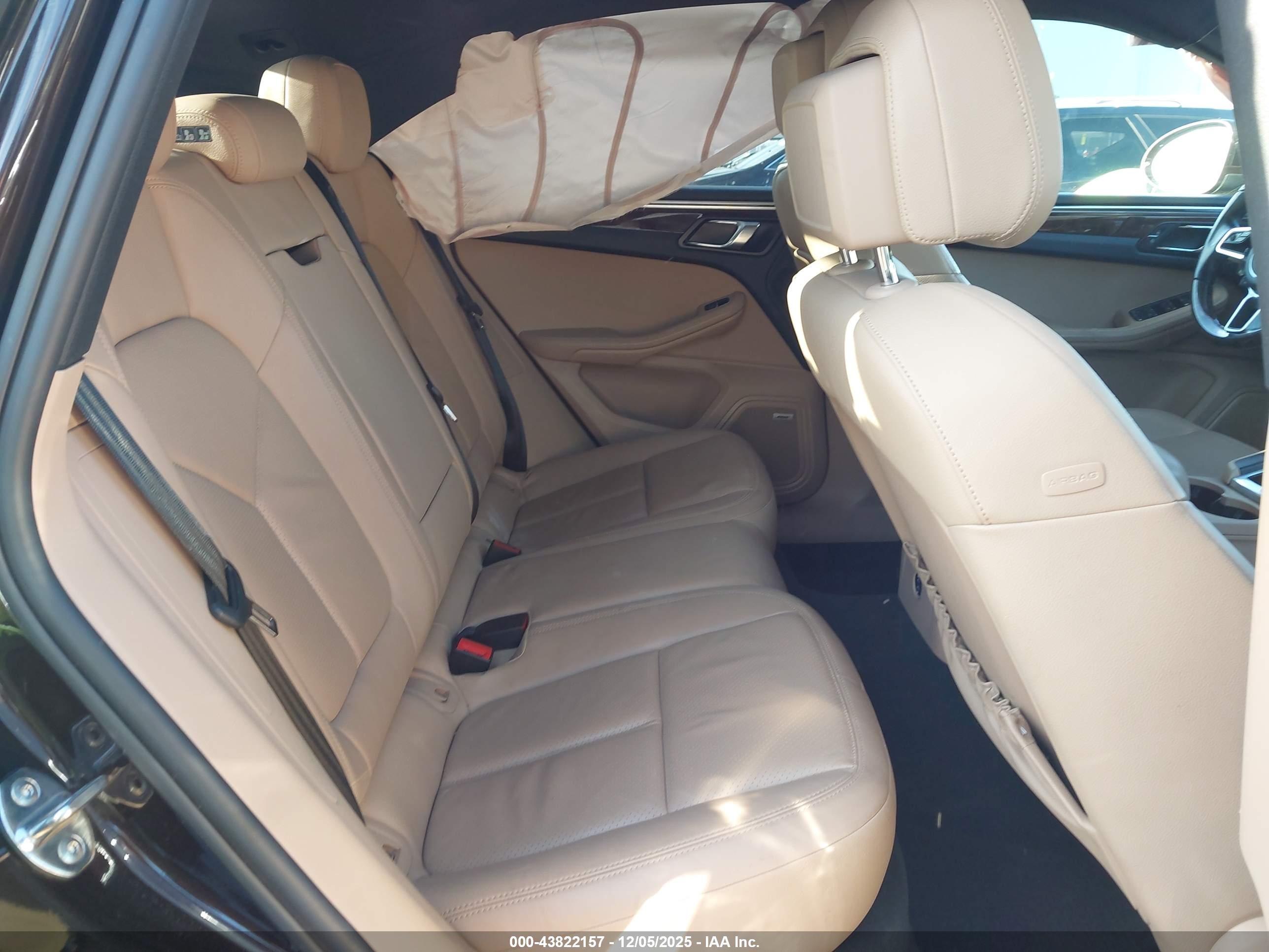 PORSCHE MACAN image 8