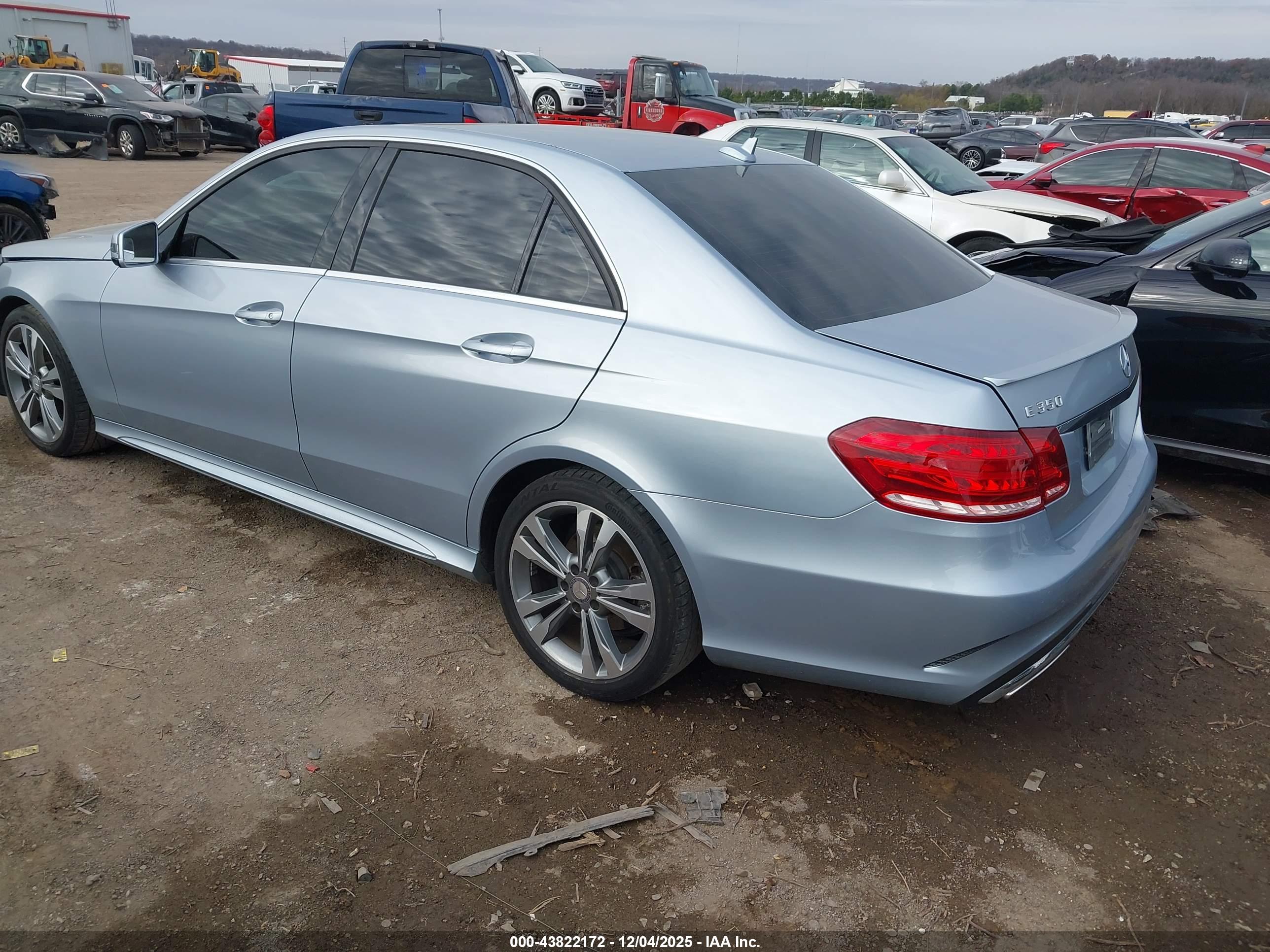 MERCEDES-BENZ E image 3