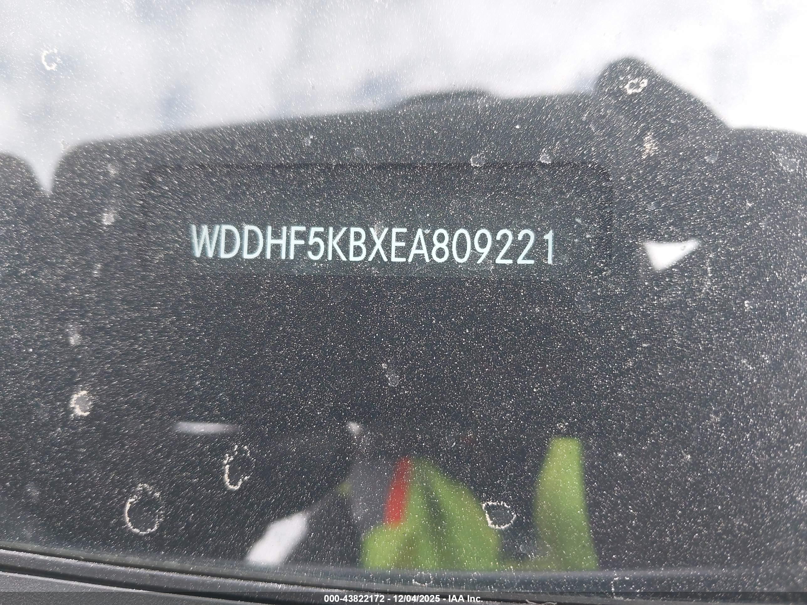 MERCEDES-BENZ E image 9