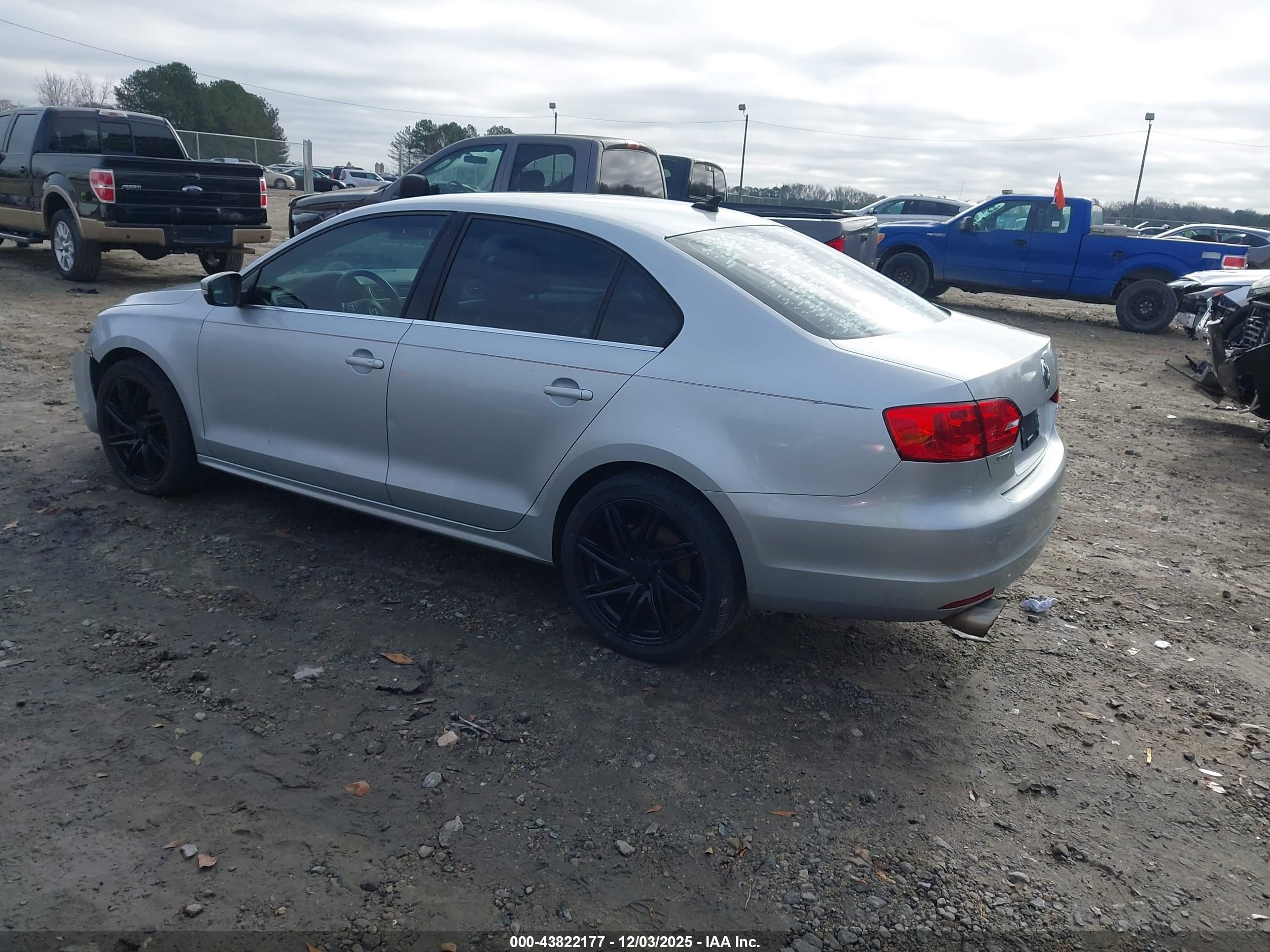 VOLKSWAGEN JETTA image 3