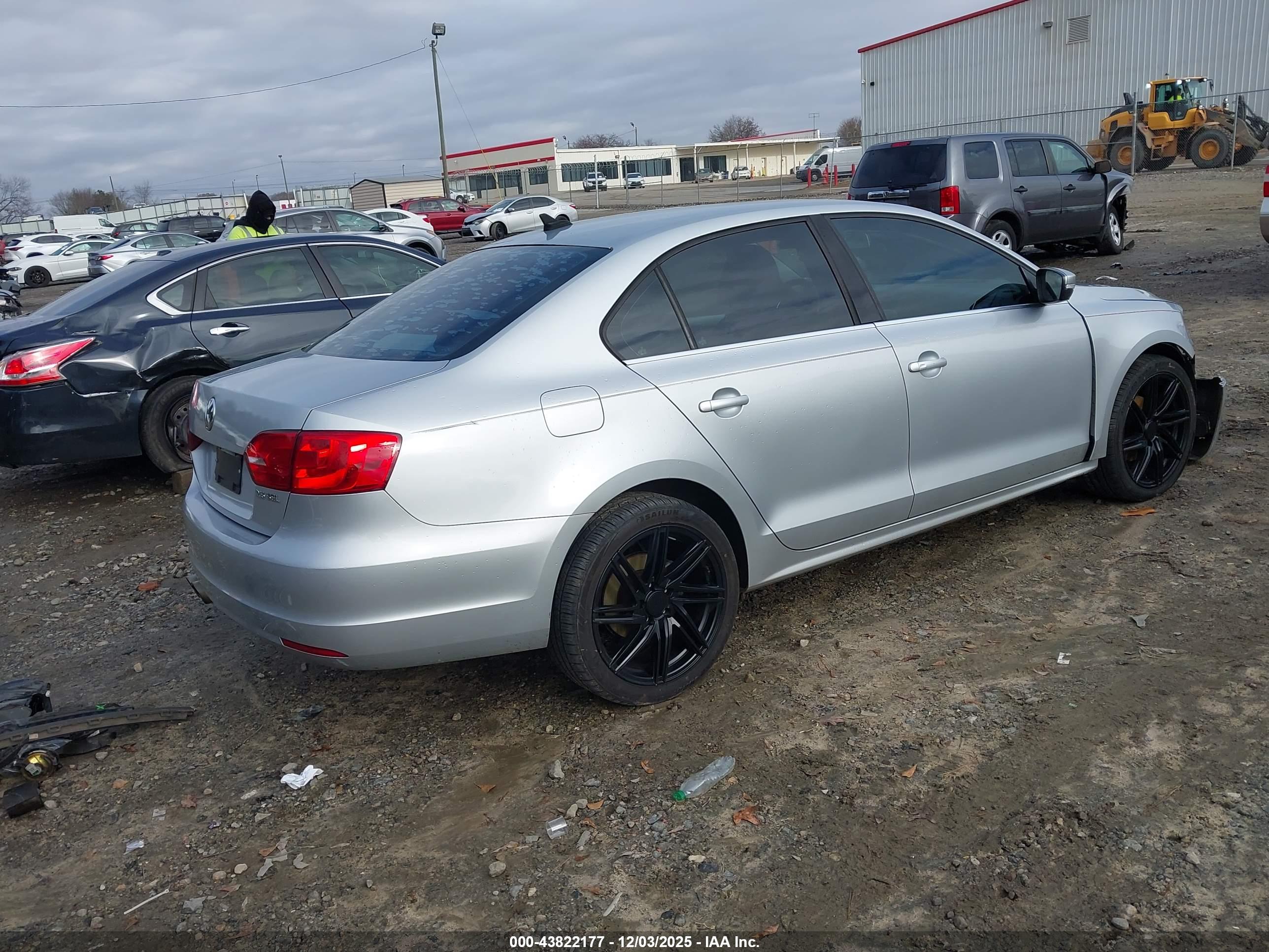 VOLKSWAGEN JETTA image 4