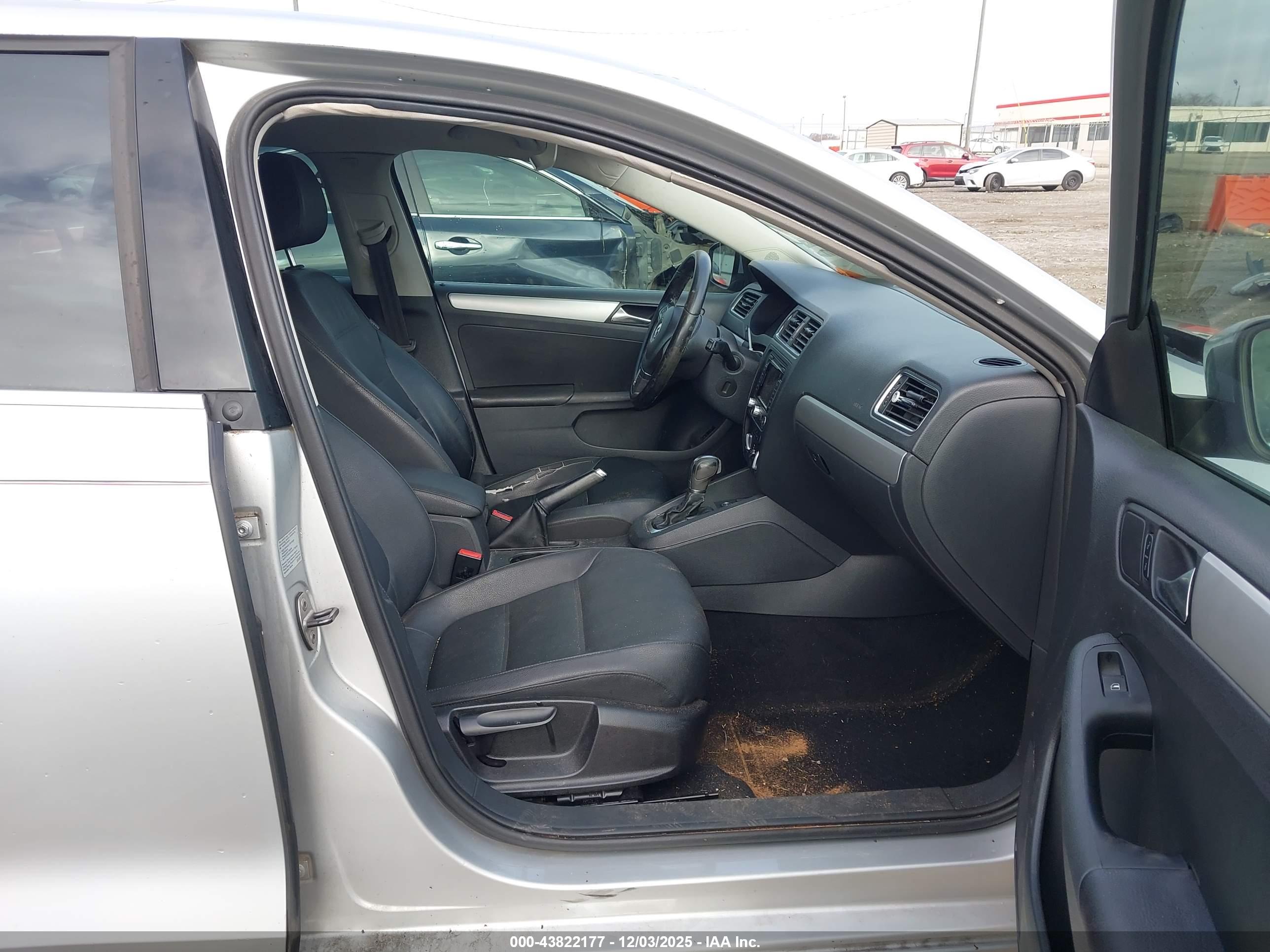 VOLKSWAGEN JETTA image 5