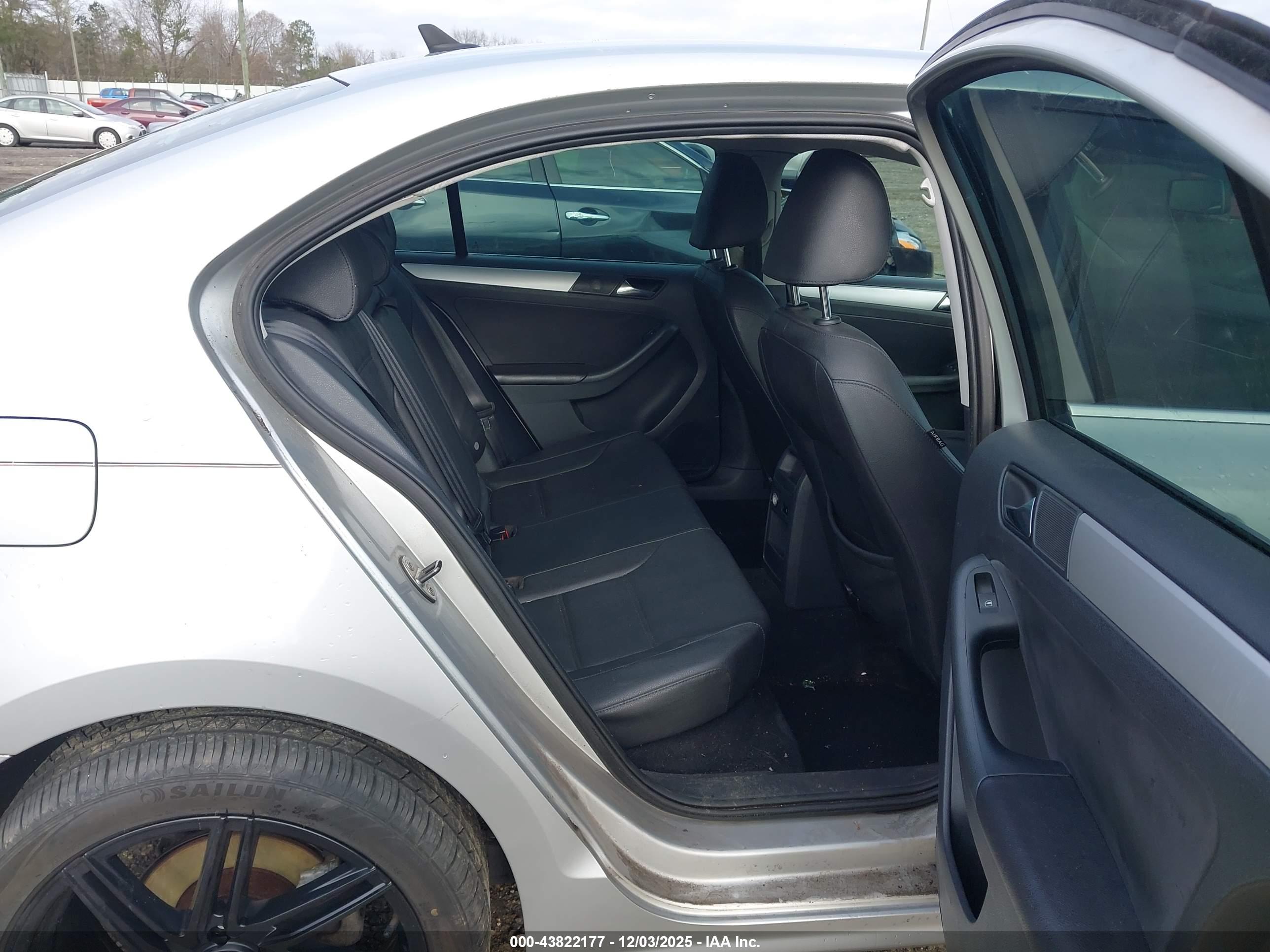 VOLKSWAGEN JETTA image 8