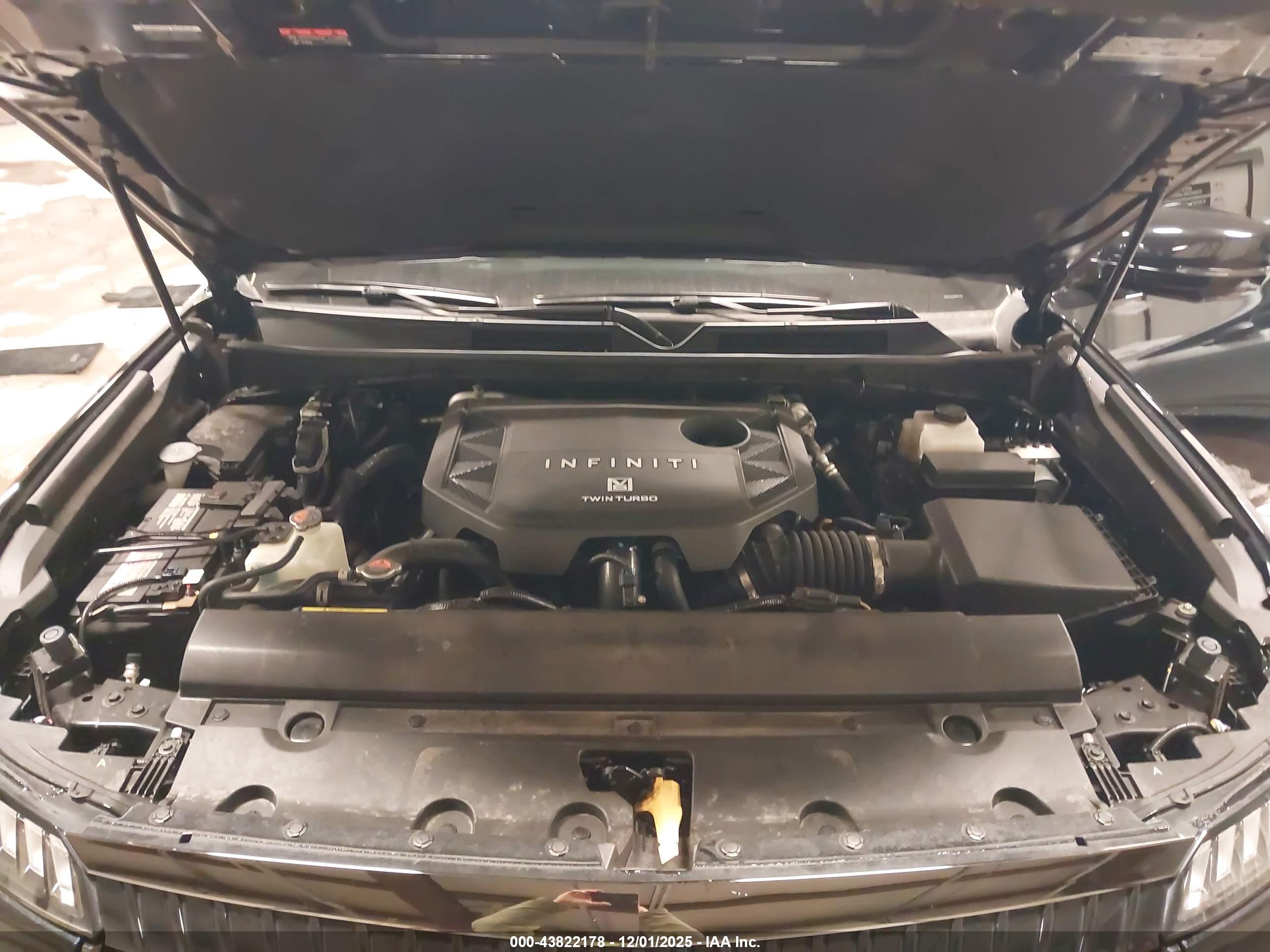 INFINITI QX80 image 10