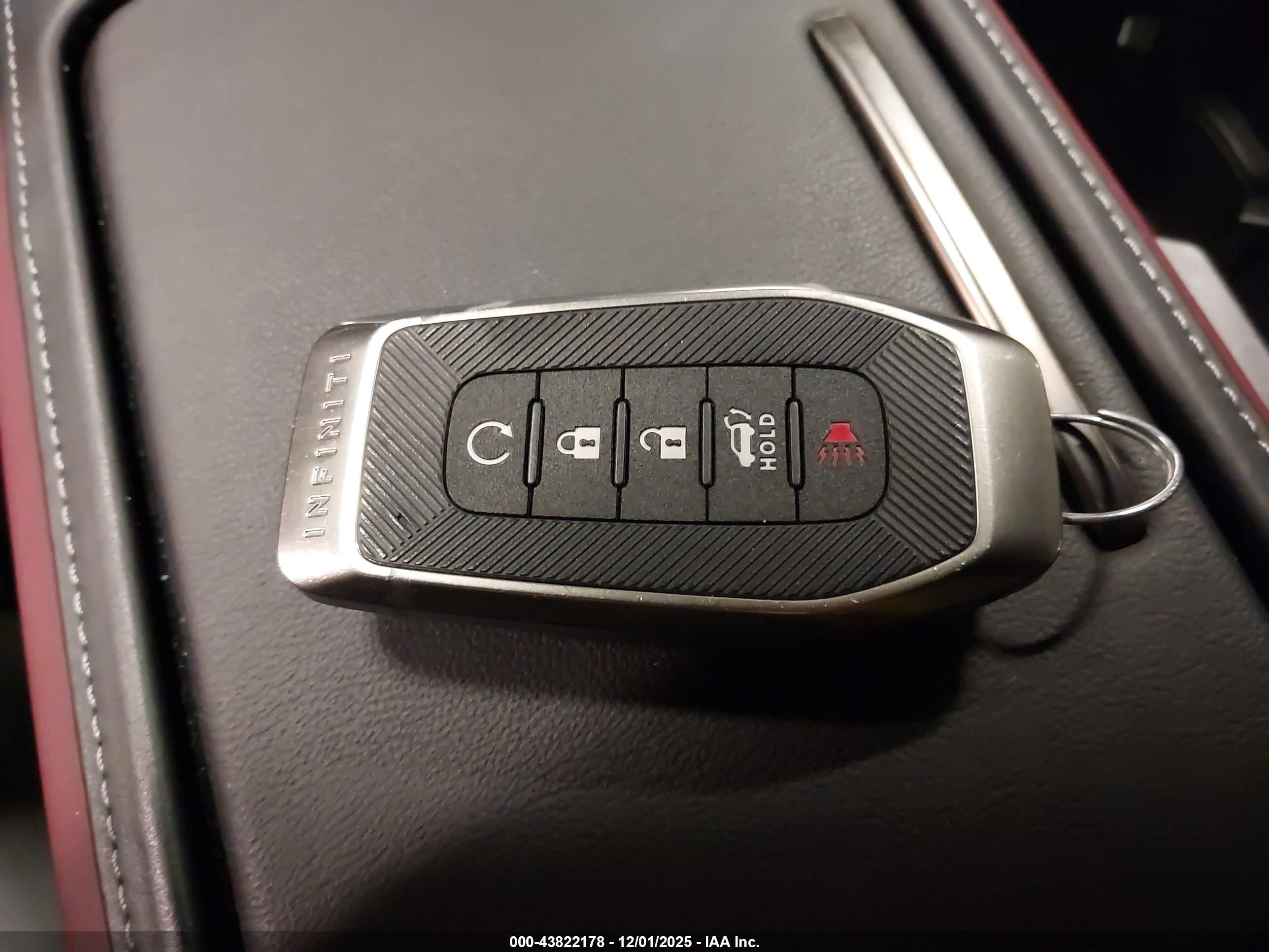 INFINITI QX80 image 11