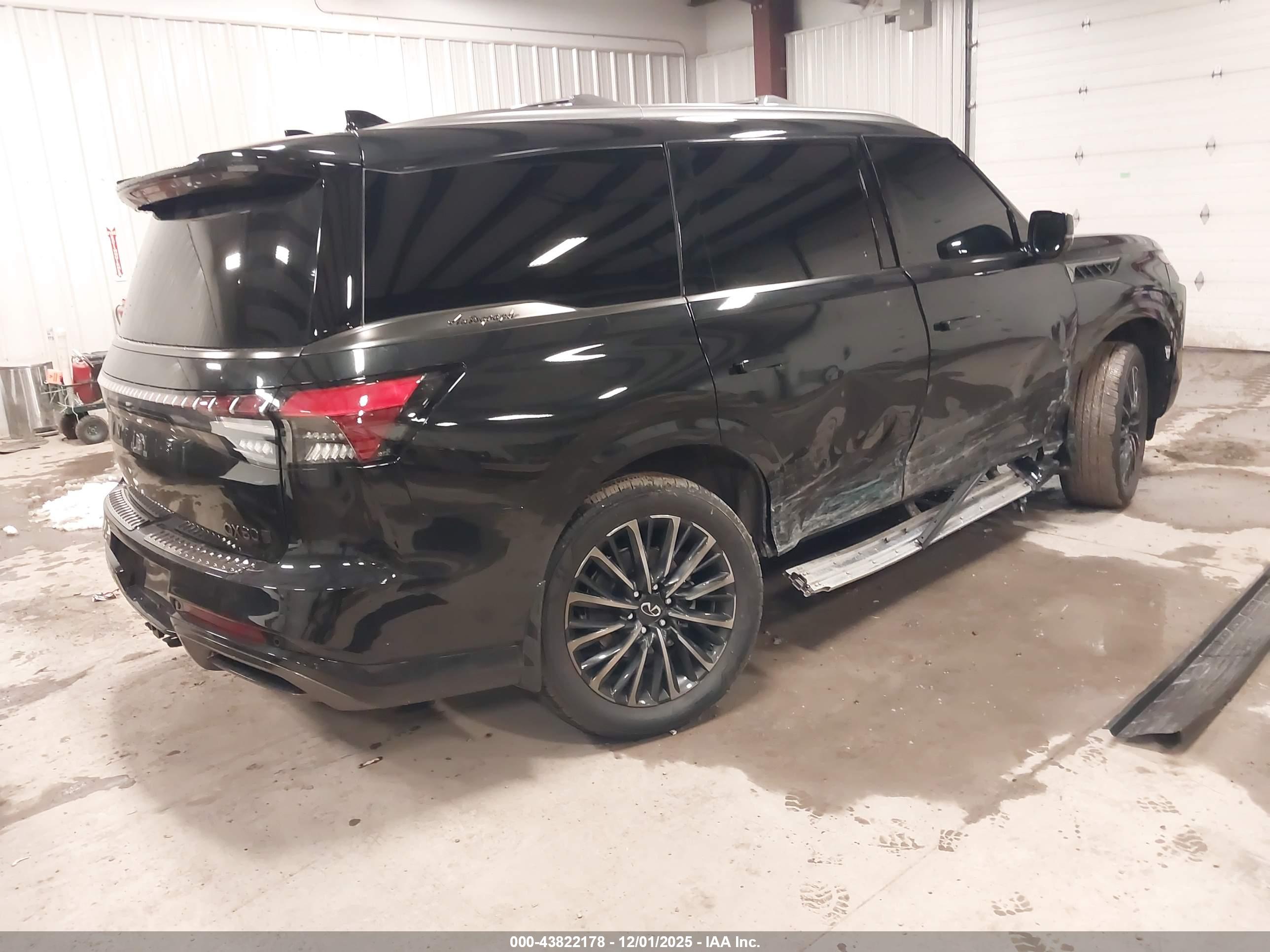 INFINITI QX80 image 4