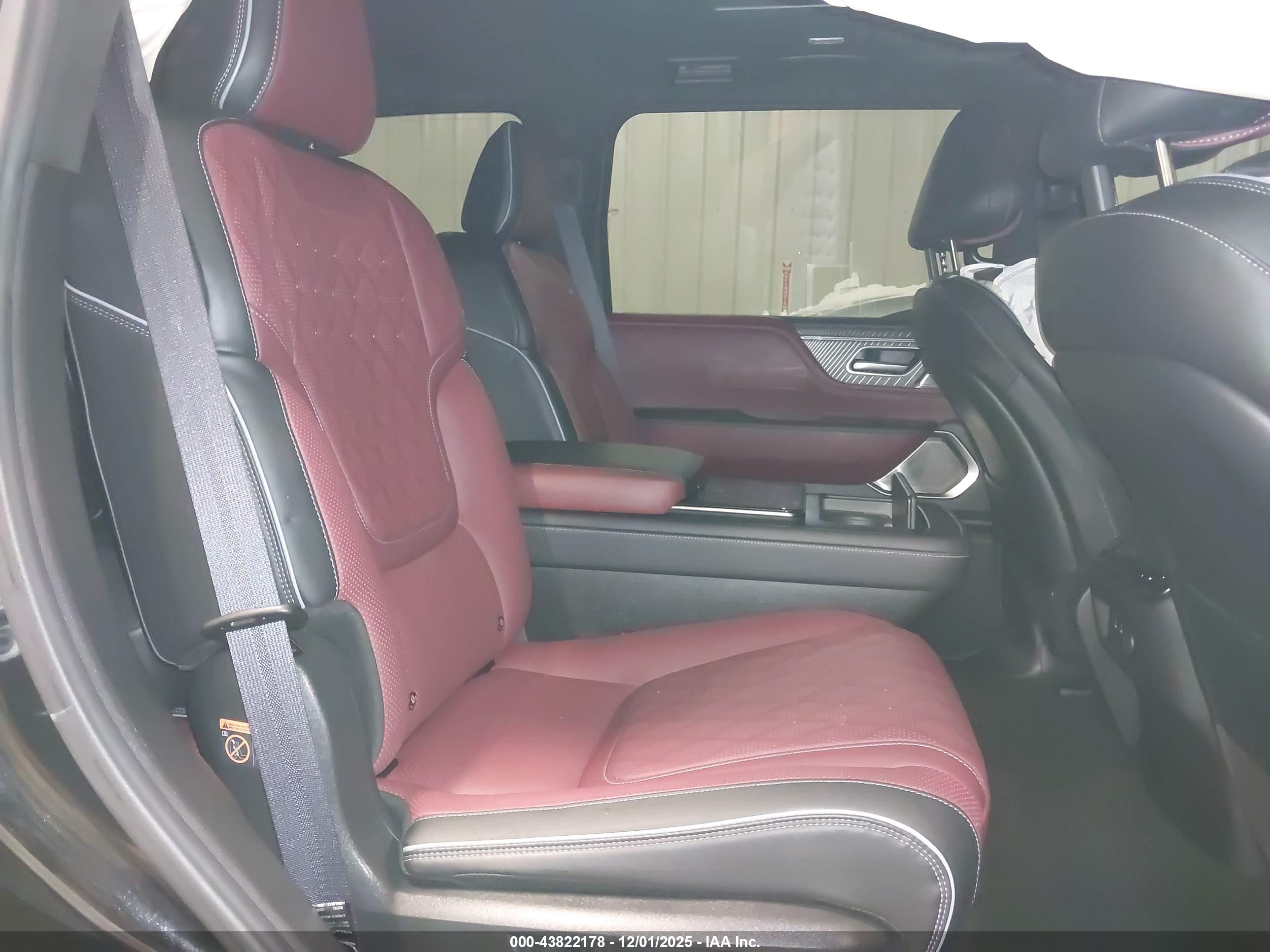 INFINITI QX80 image 8