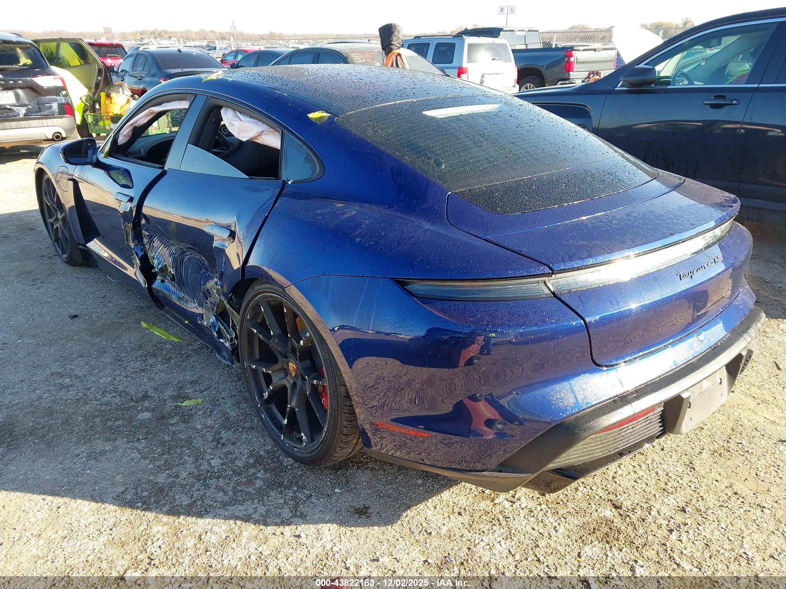 PORSCHE TAYCAN image 3
