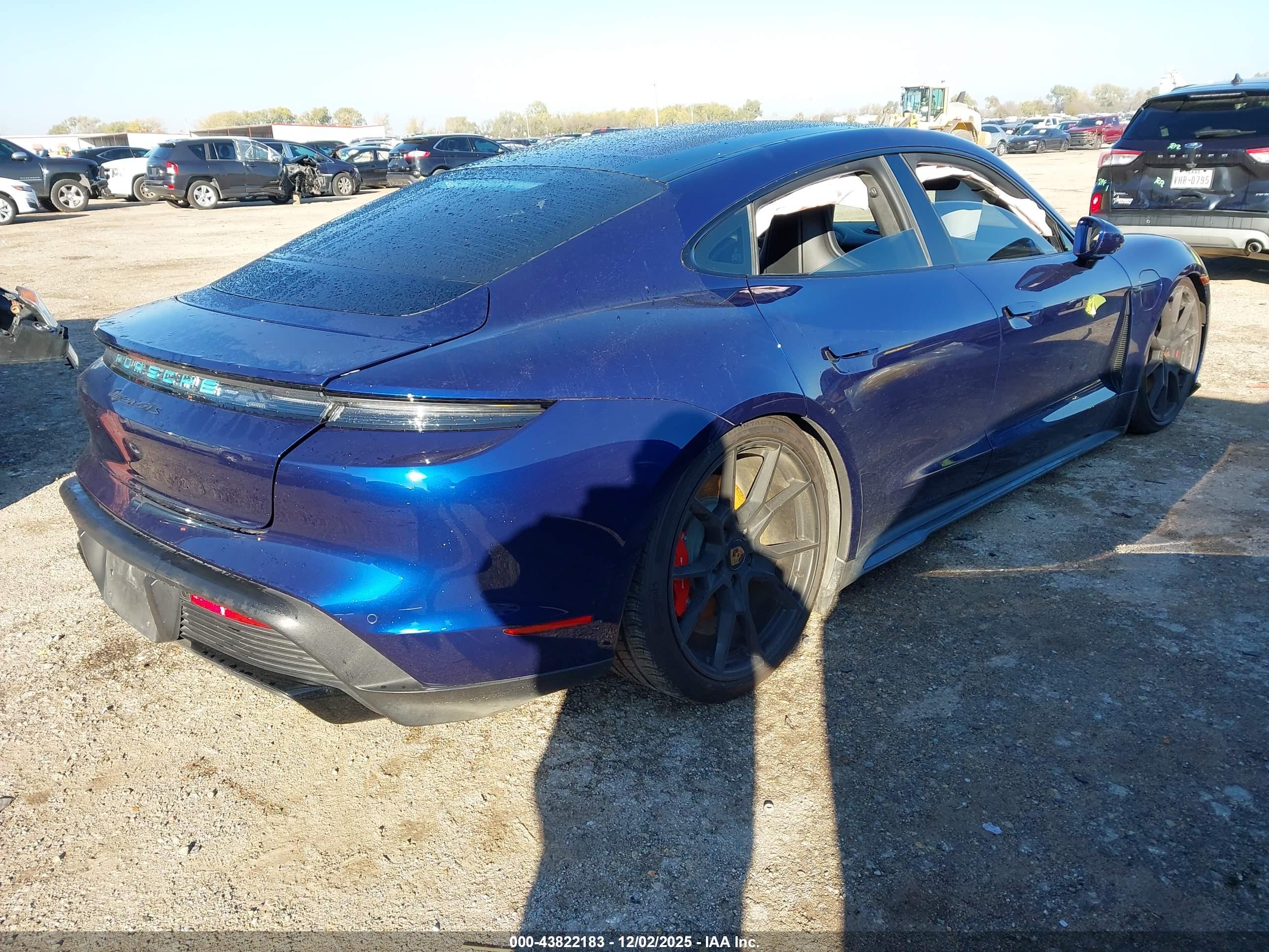PORSCHE TAYCAN image 4