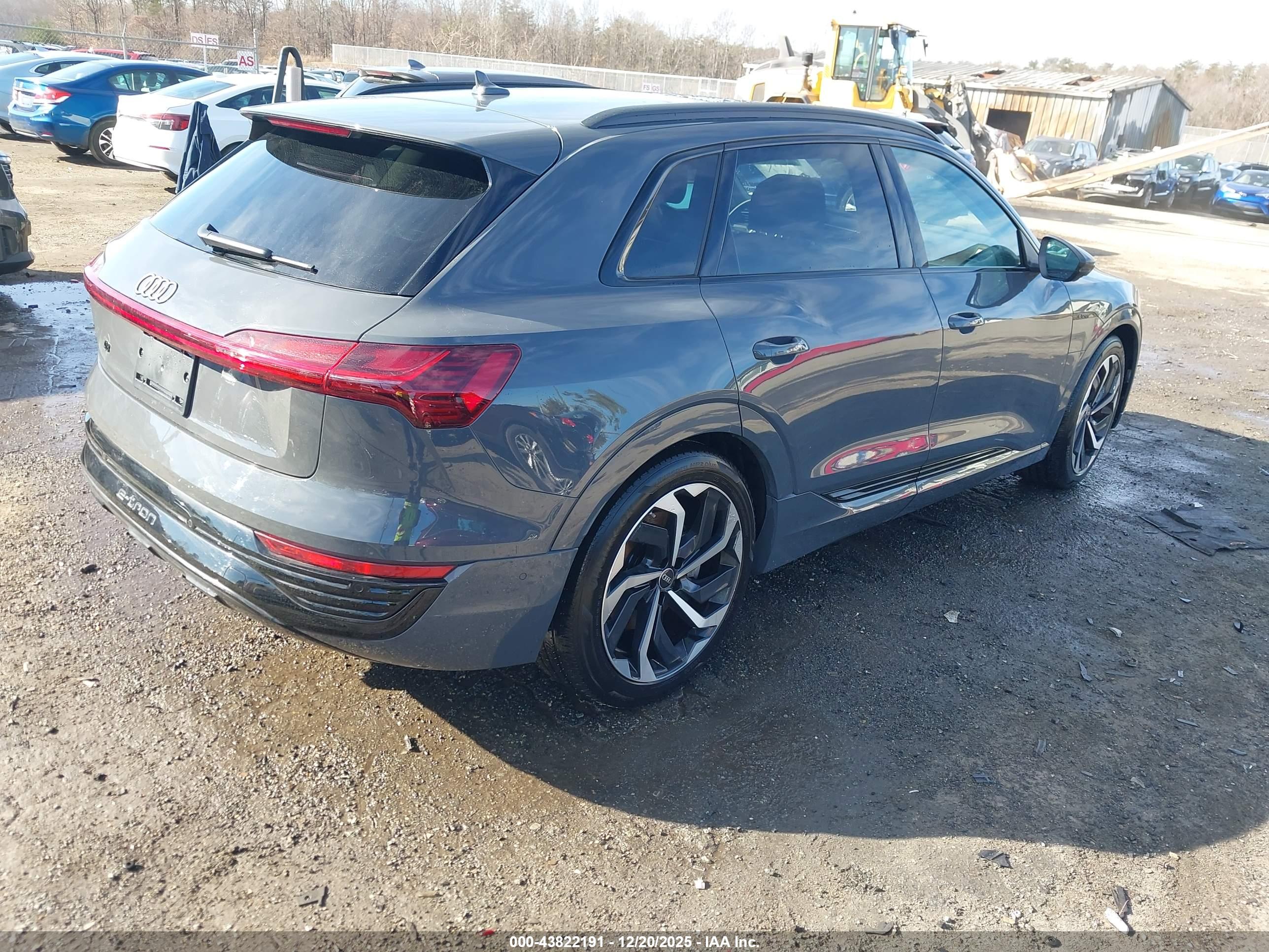 AUDI Q8 image 4