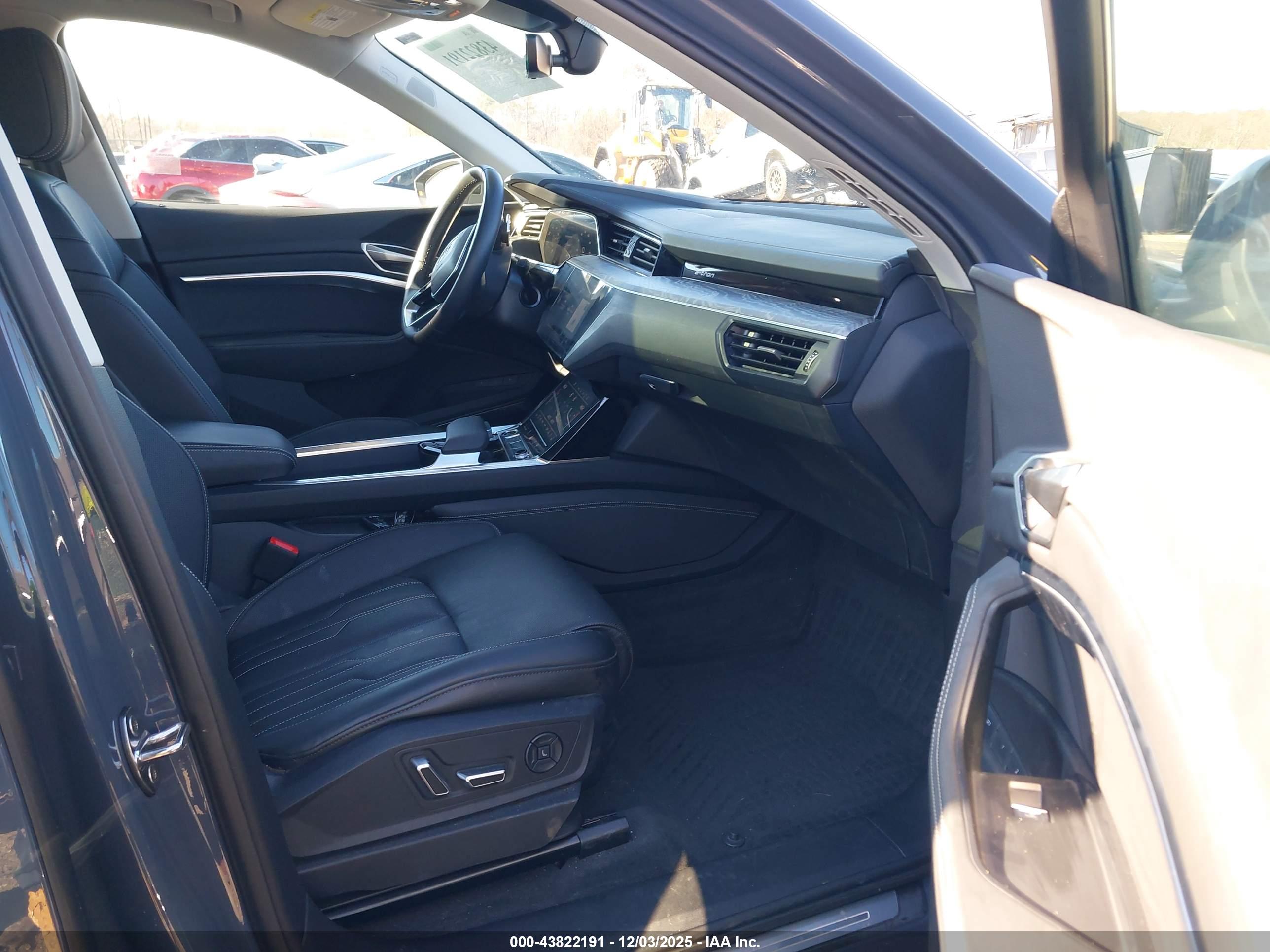 AUDI Q8 image 5
