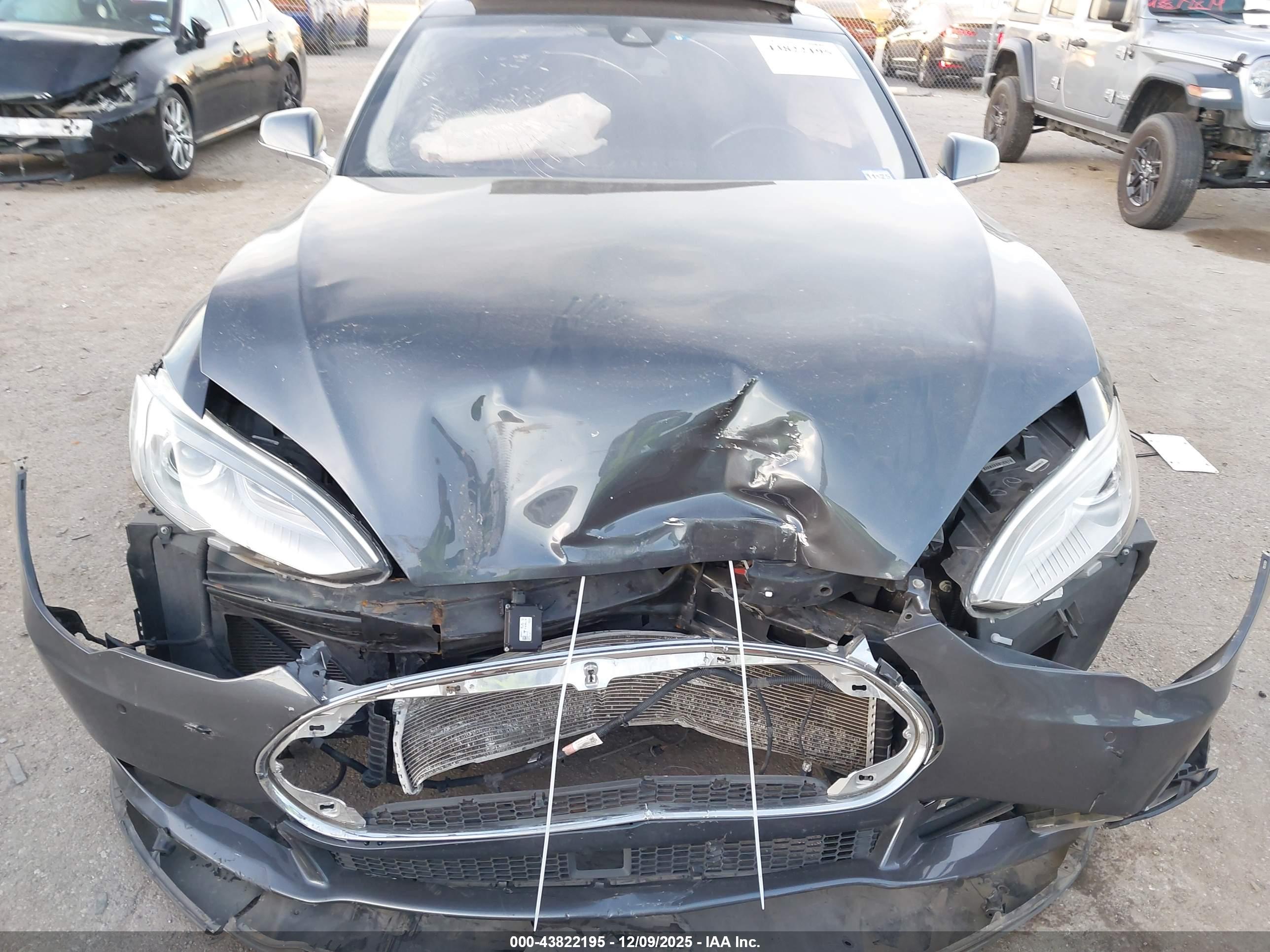 TESLA MODEL image 6