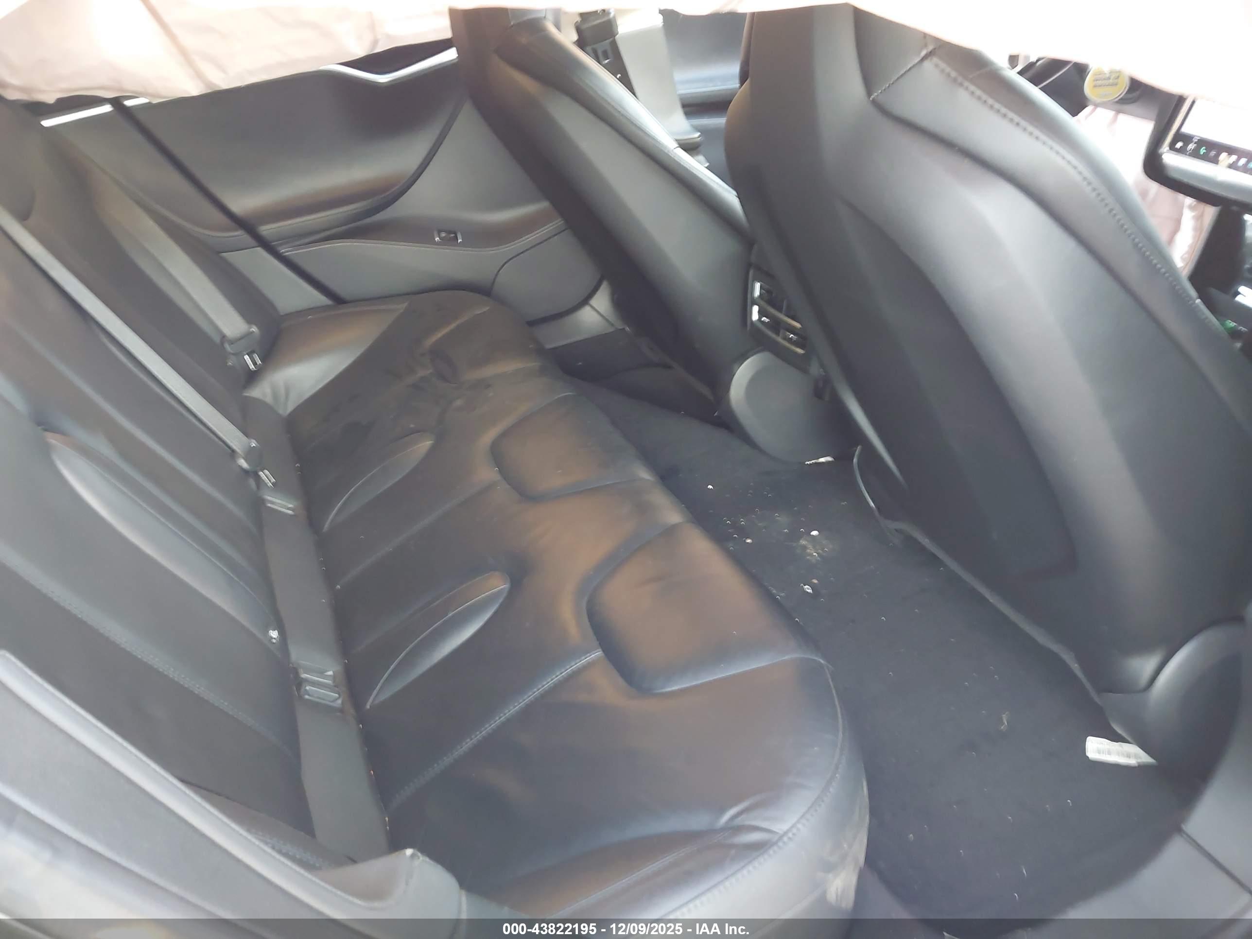 TESLA MODEL image 8