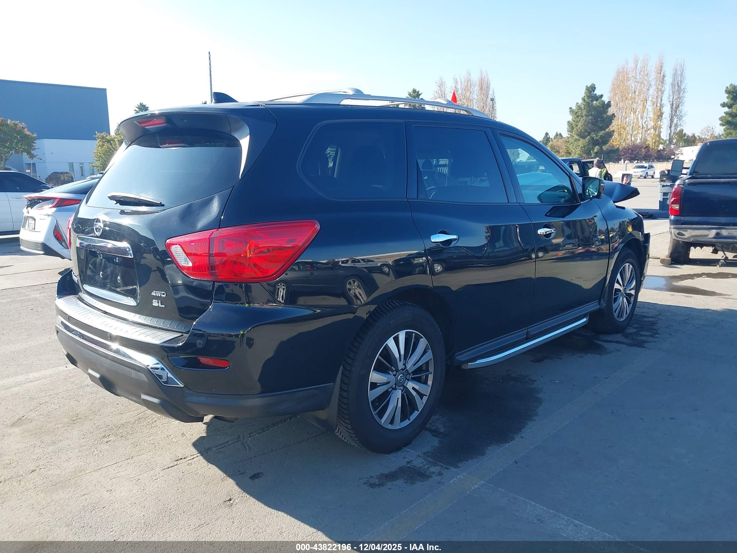 NISSAN PATHFINDER image 4