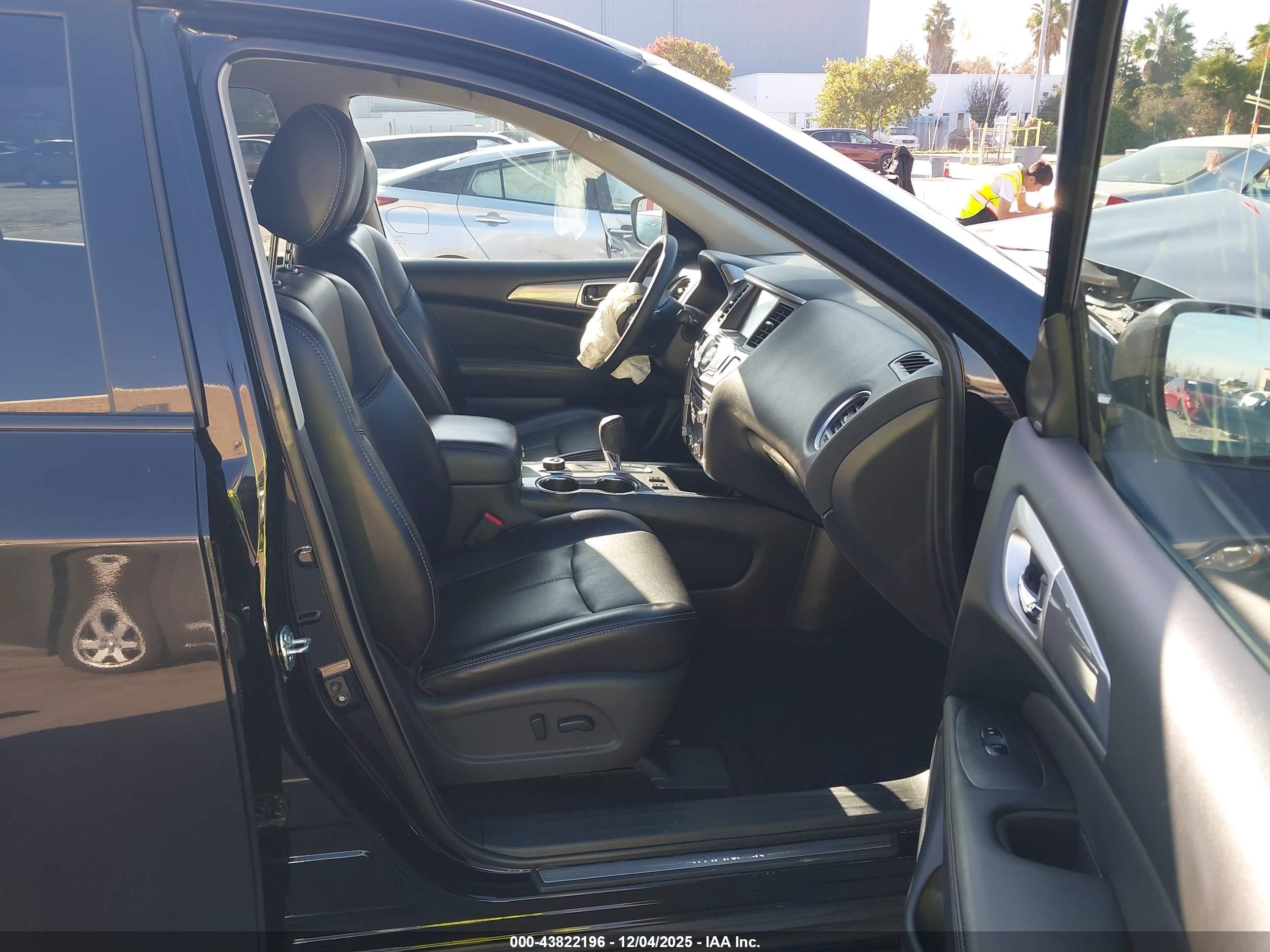 NISSAN PATHFINDER image 5