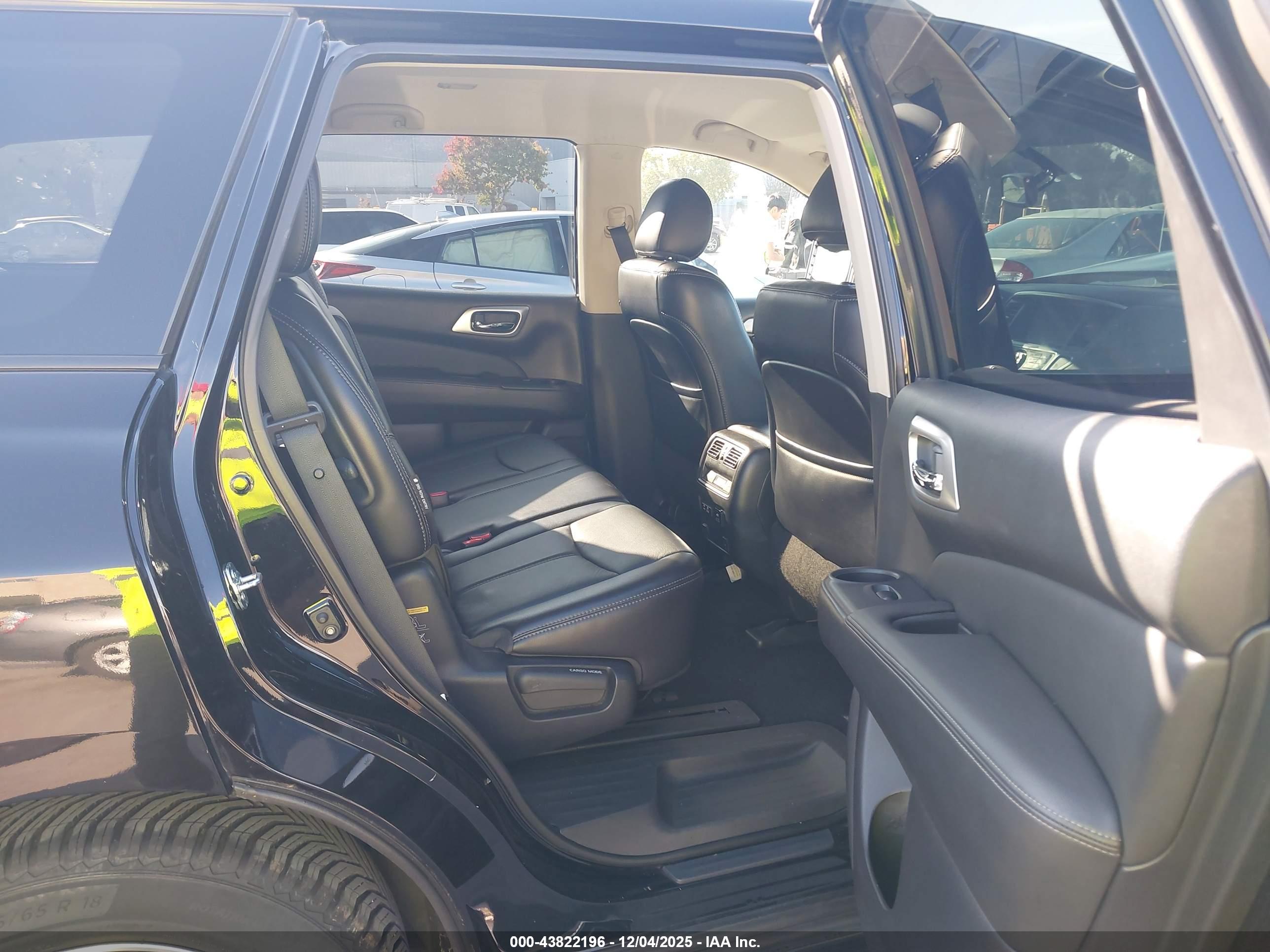 NISSAN PATHFINDER image 8
