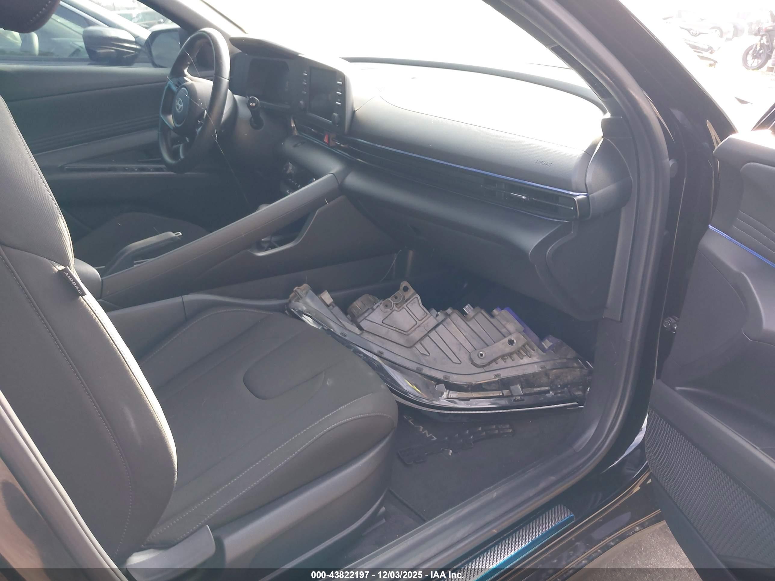 HYUNDAI ELANTRA image 5