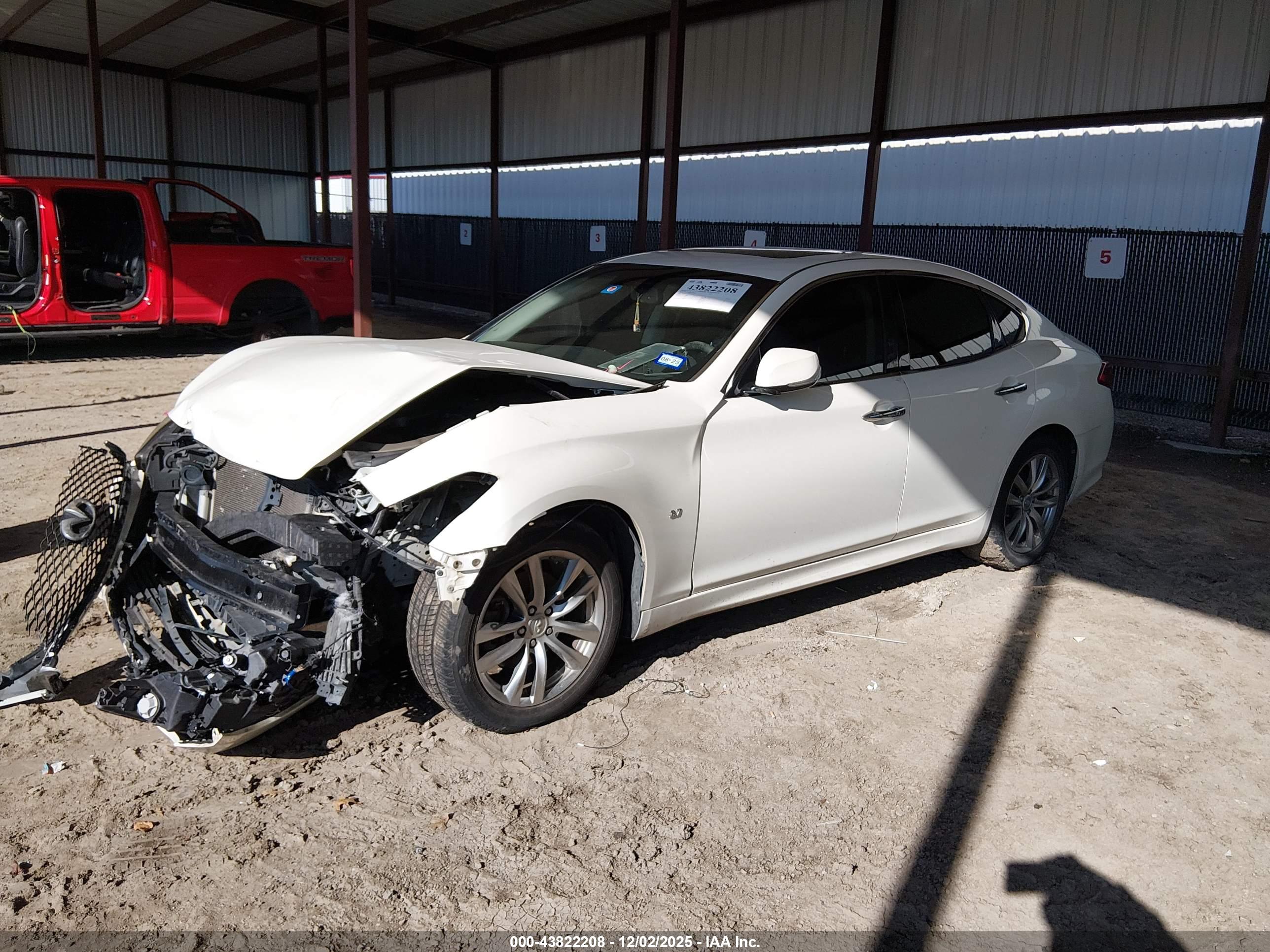 INFINITI Q70 image 2
