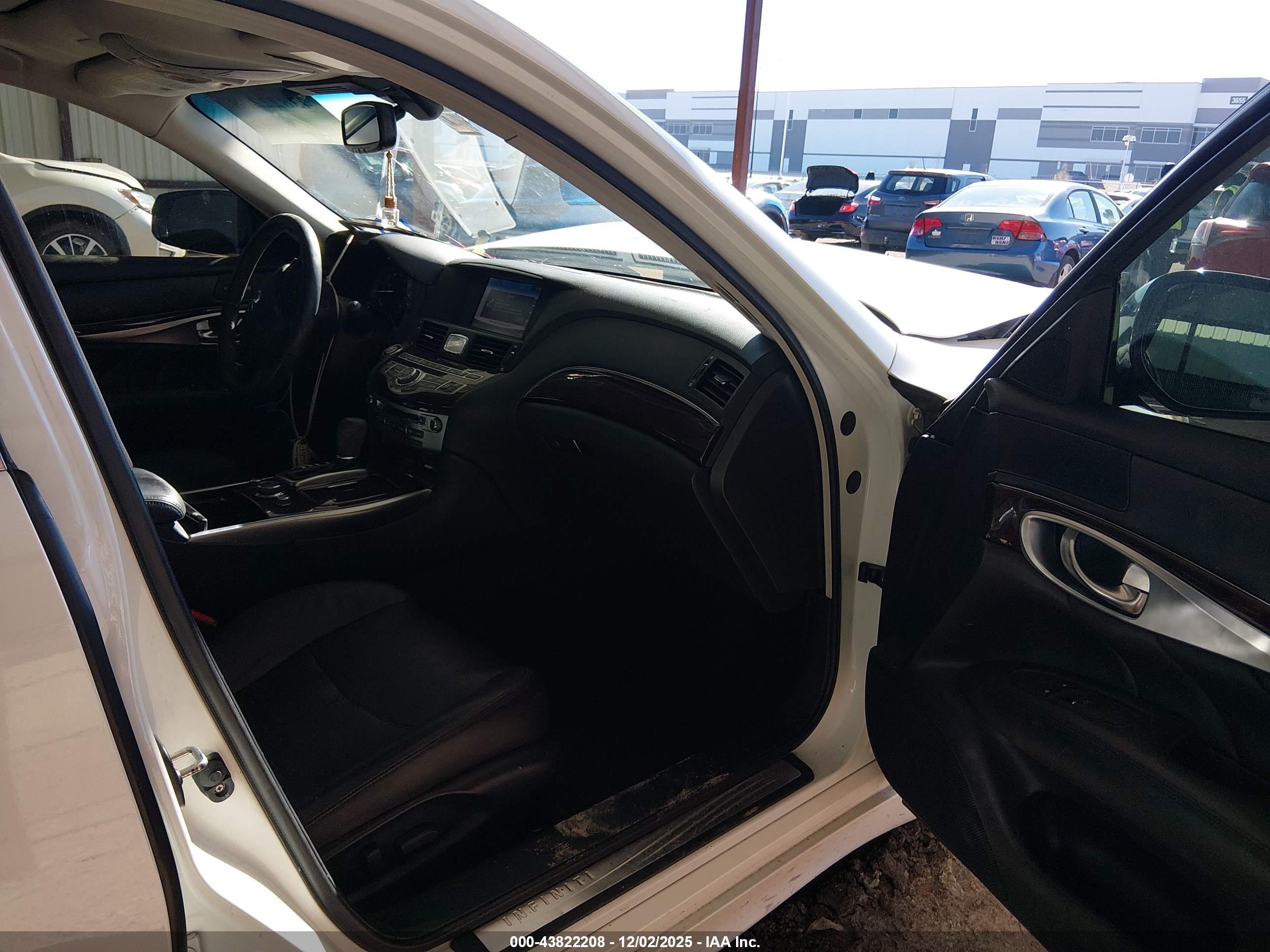 INFINITI Q70 image 5