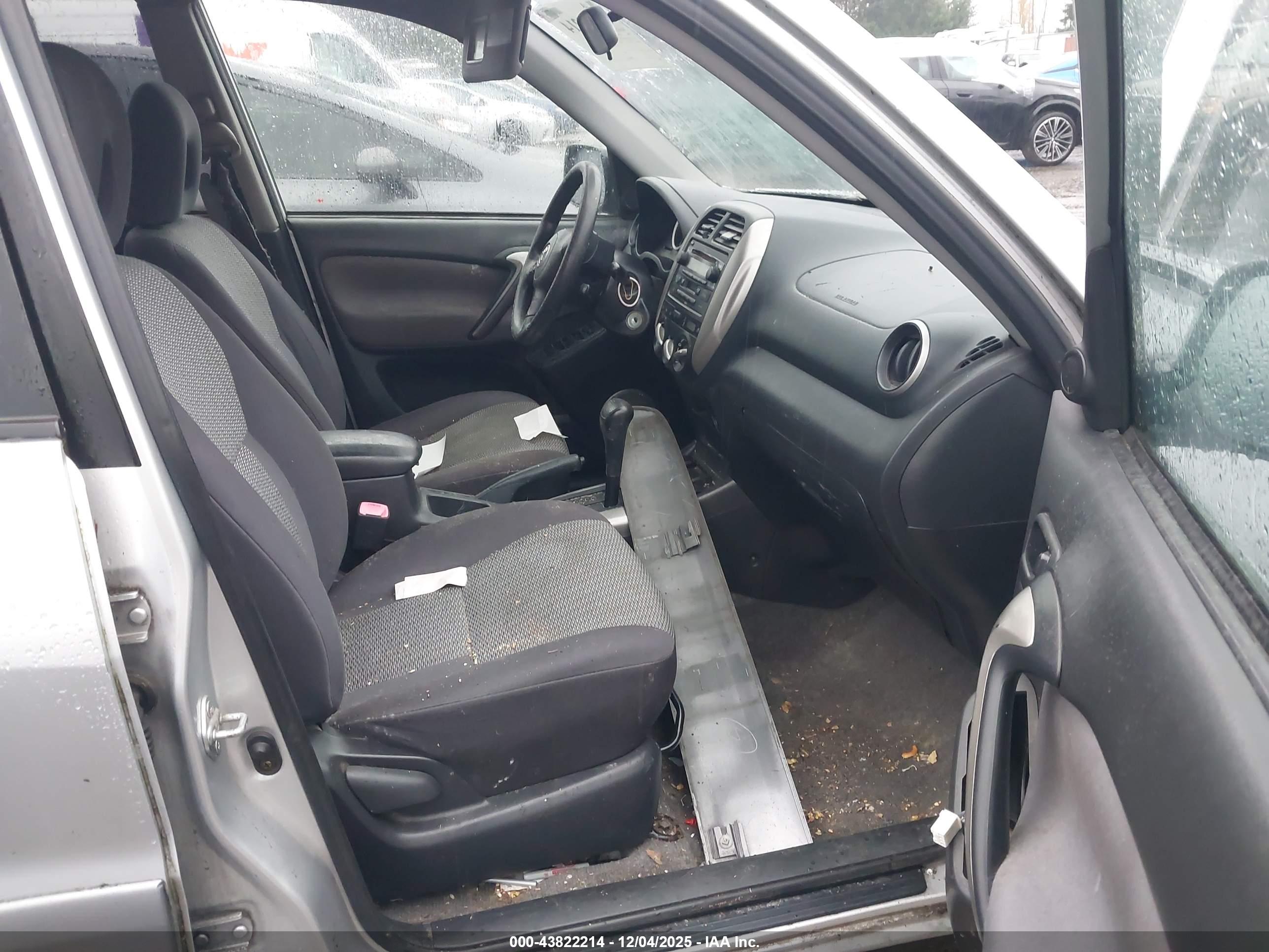 TOYOTA RAV4 image 5