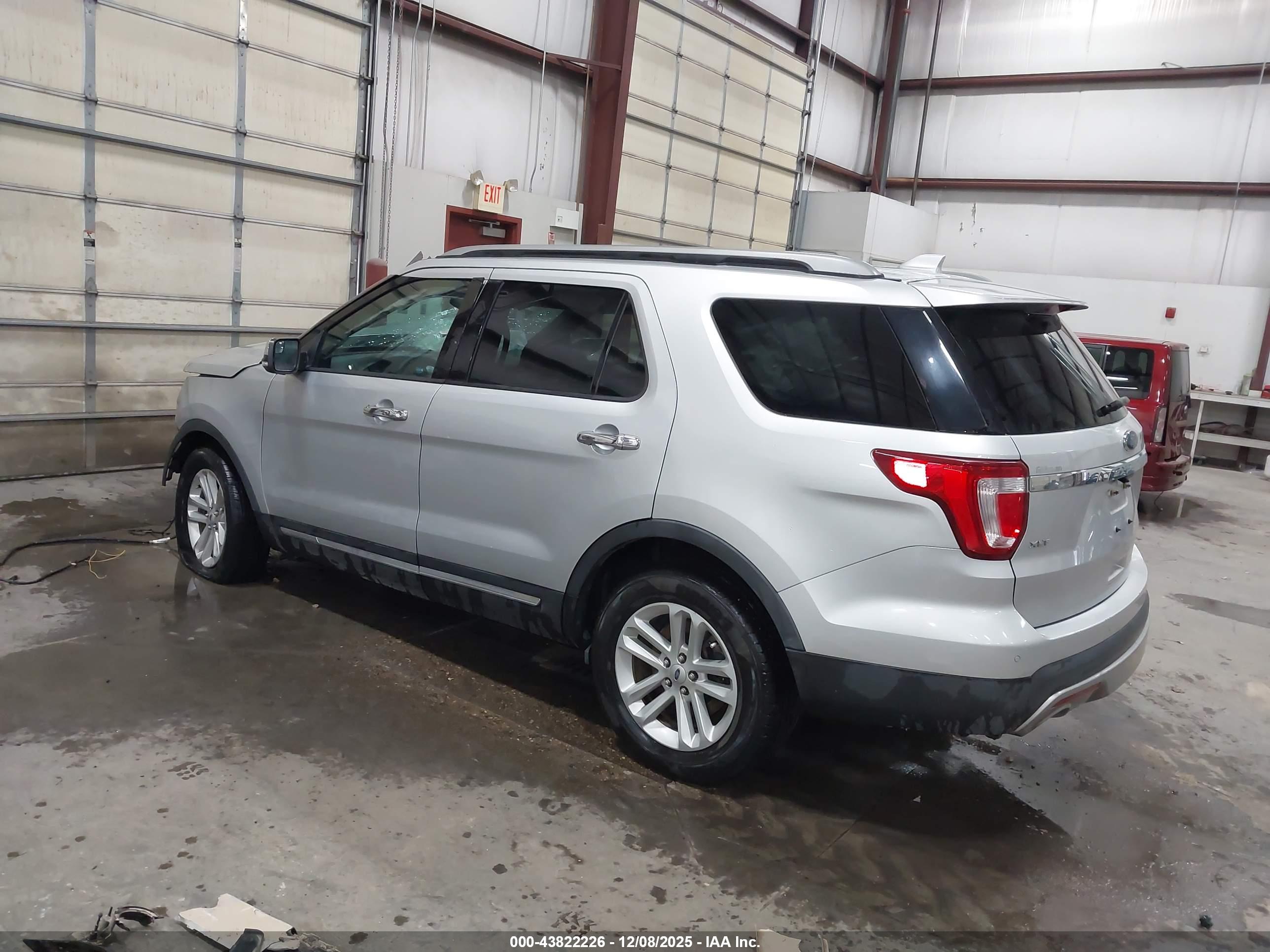 FORD EXPLORER image 3