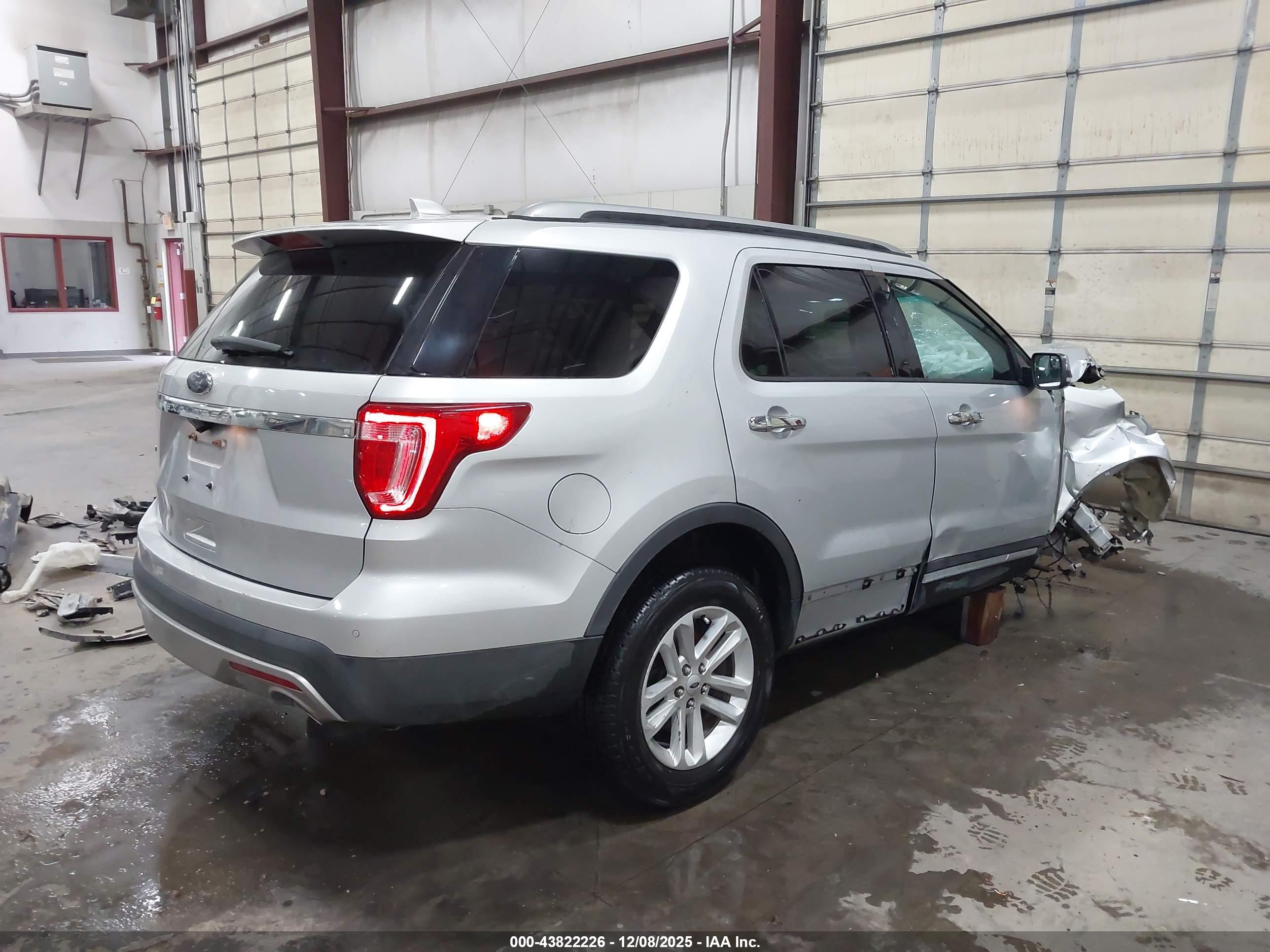 FORD EXPLORER image 4