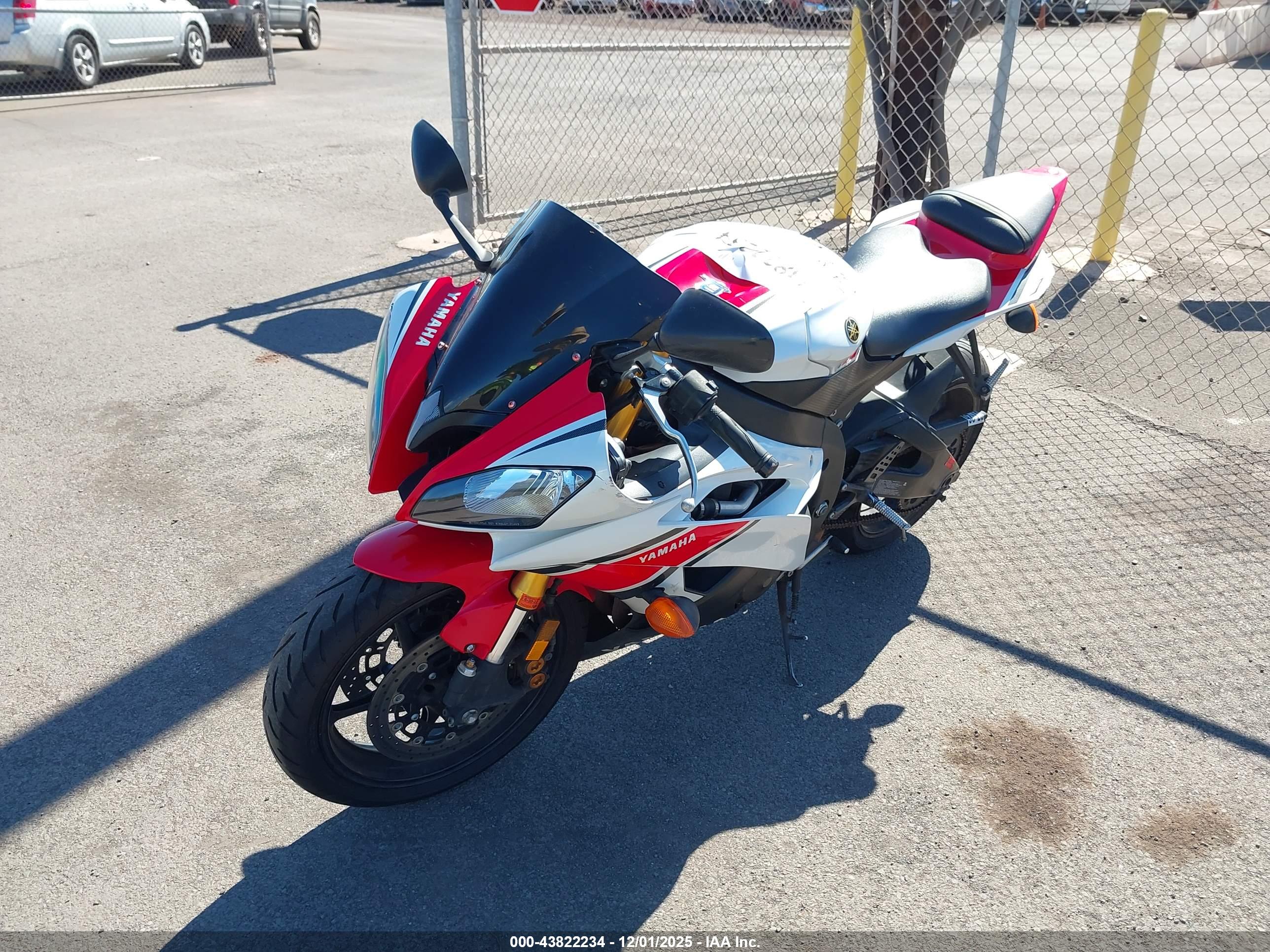 YAMAHA YZFR6 image 2
