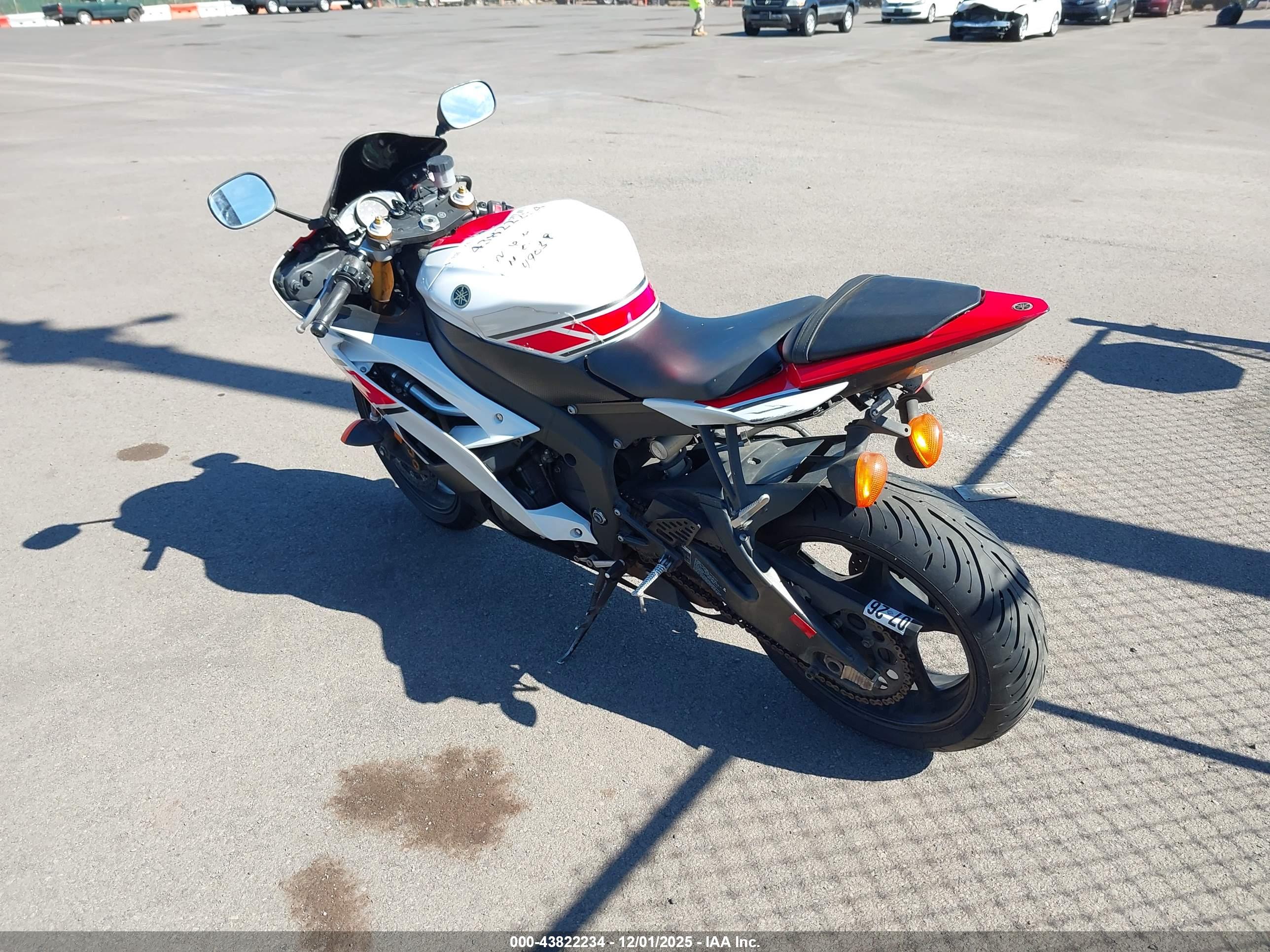 YAMAHA YZFR6 image 3