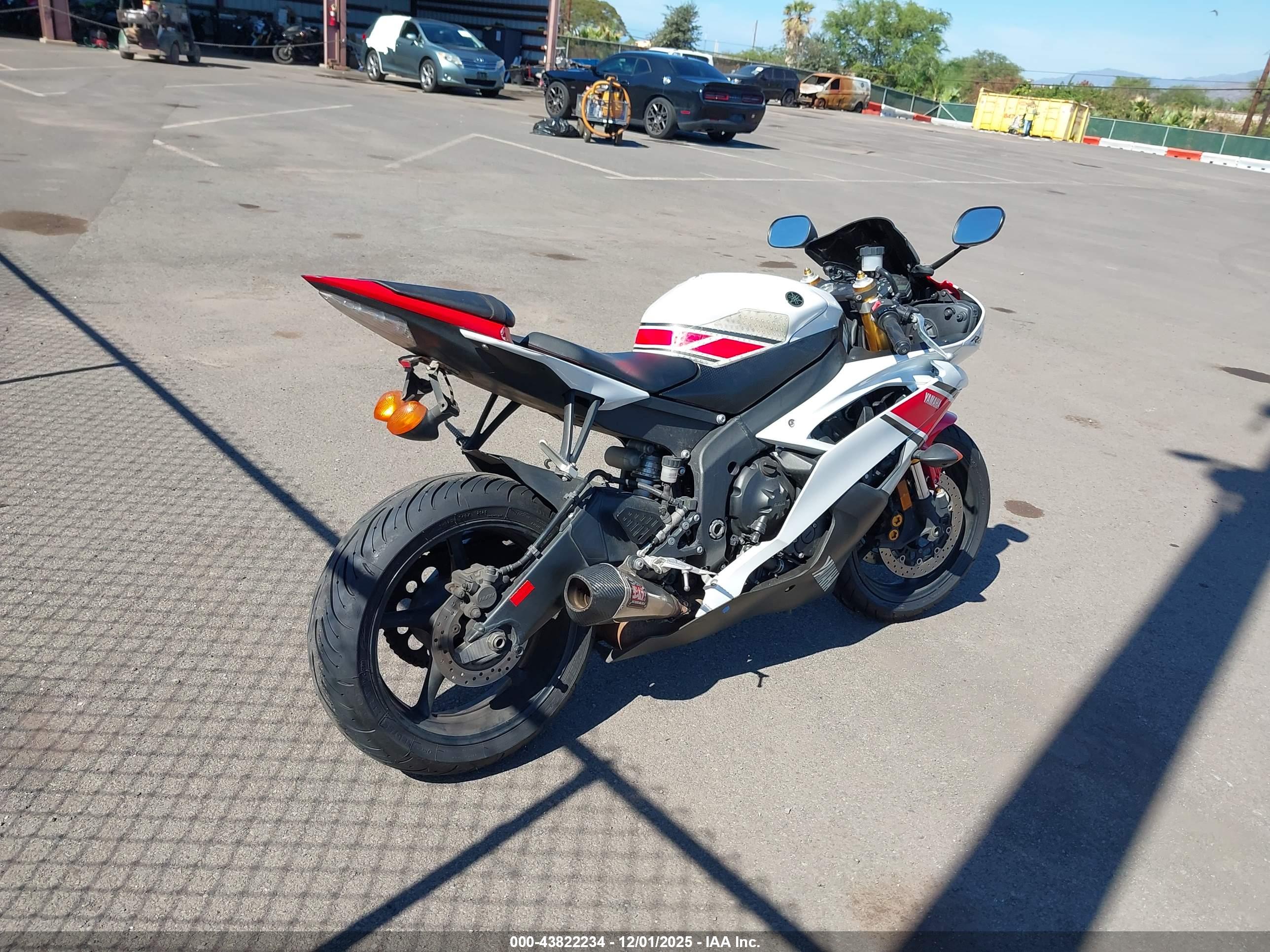 YAMAHA YZFR6 image 4