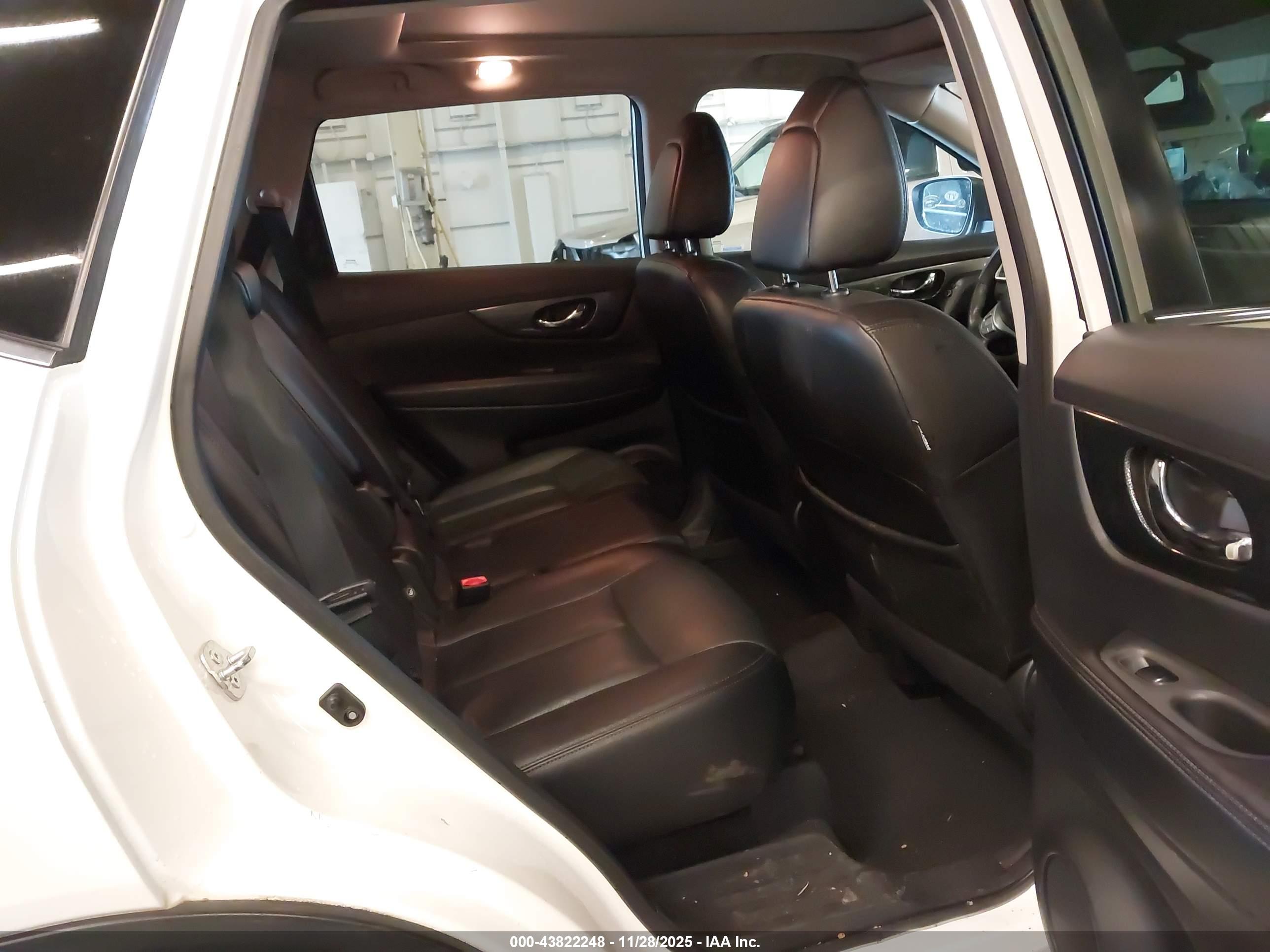 NISSAN ROGUE image 8