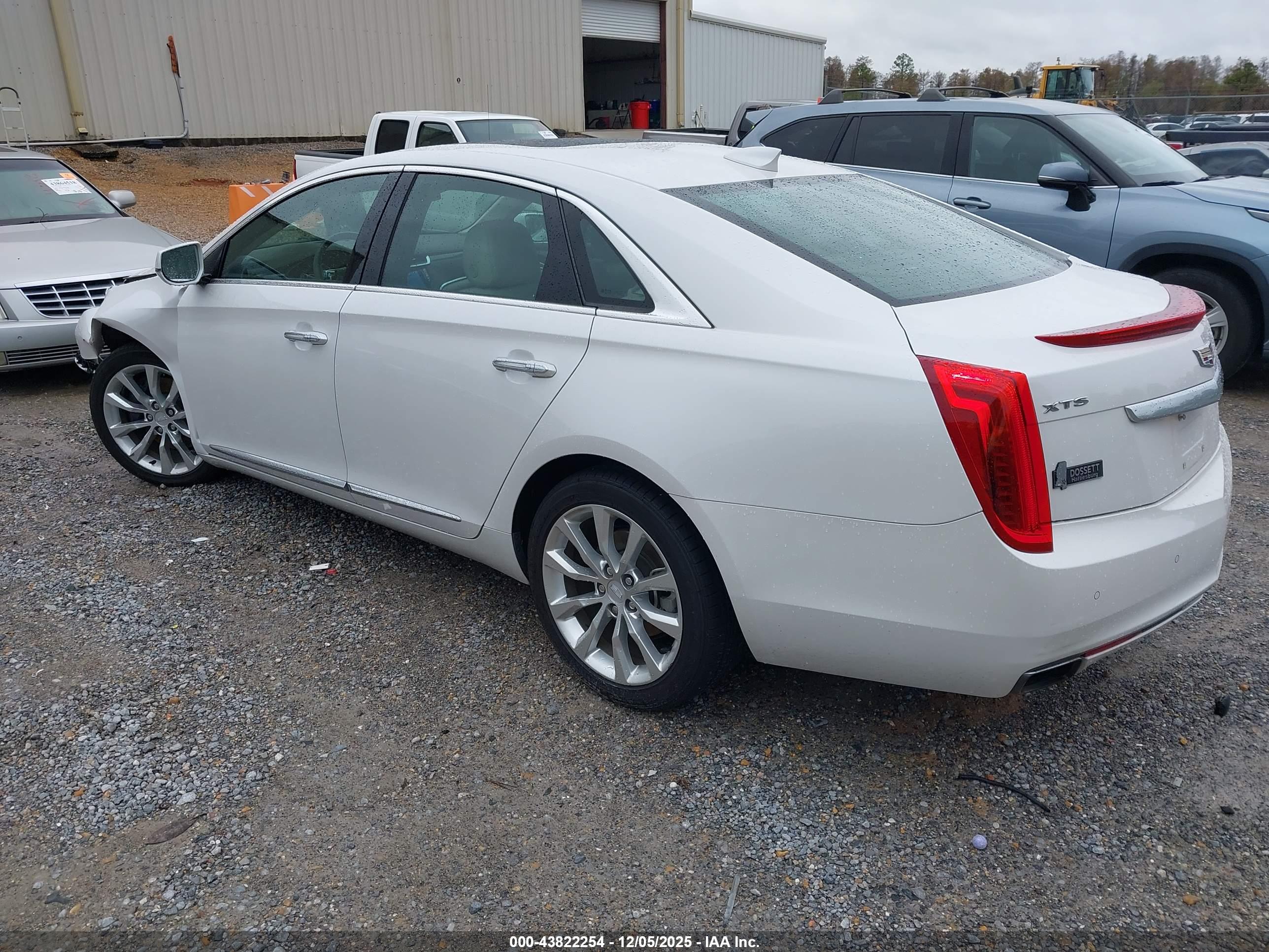 CADILLAC XTS image 3